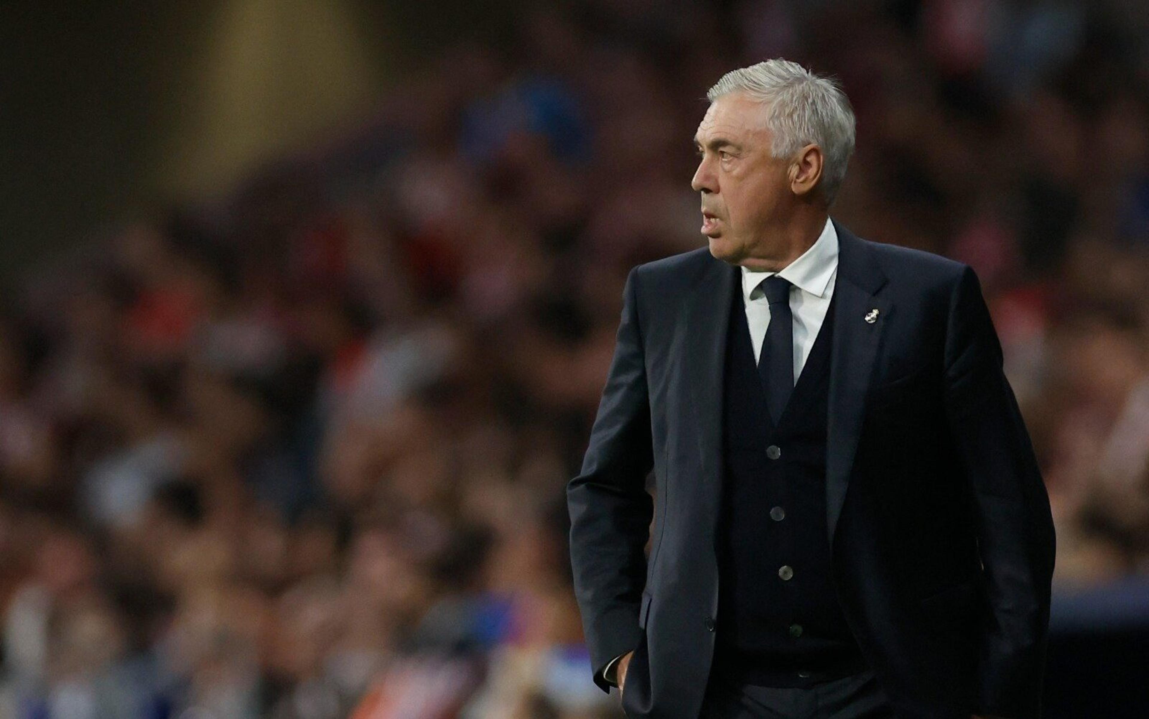 Ancelotti revela conversa com o árbitro sobre a paralisação do clássico em Madri