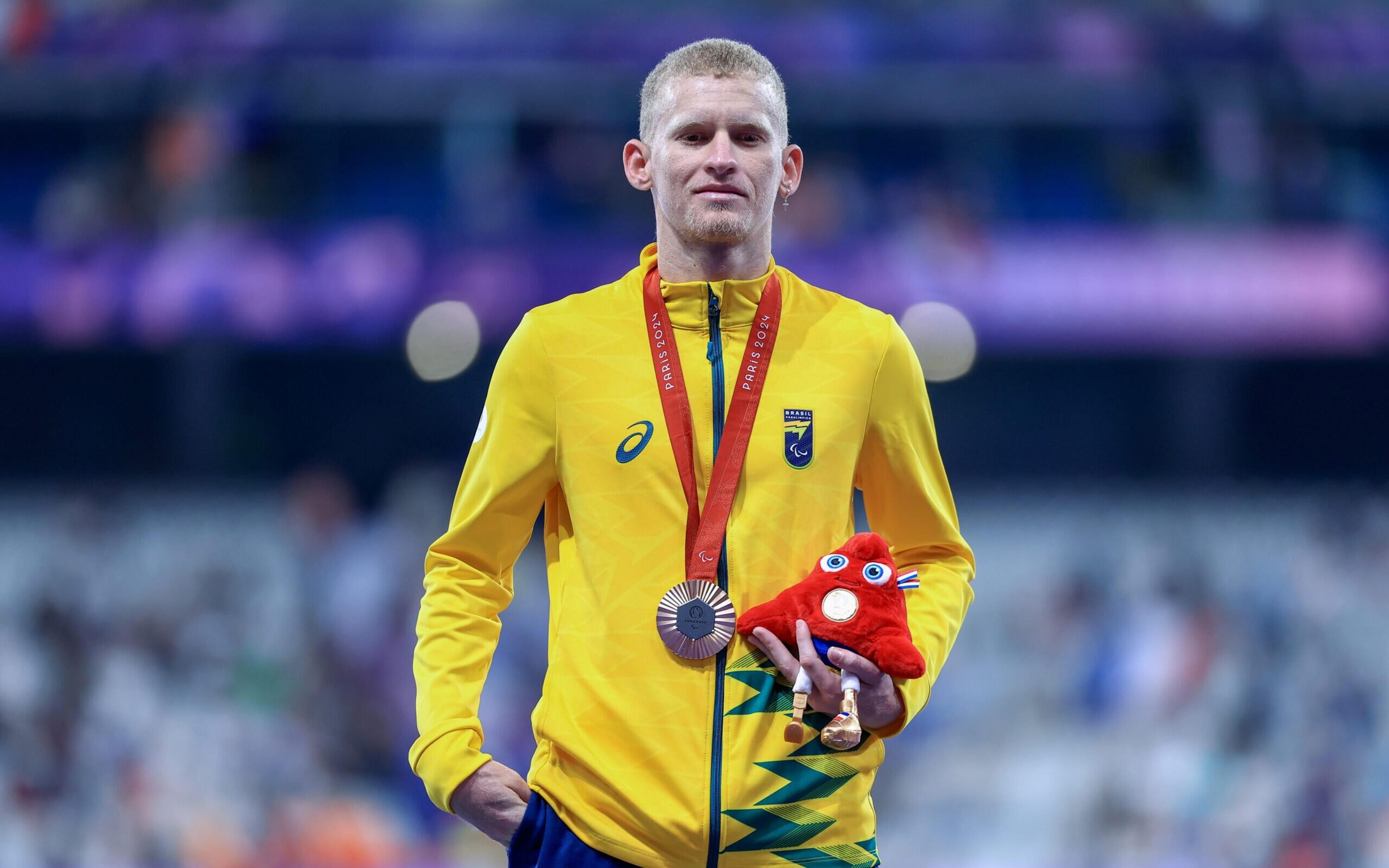 Paralimpíadas: brasileiro conquista medalha de prata quatro dias após sua prova; entenda