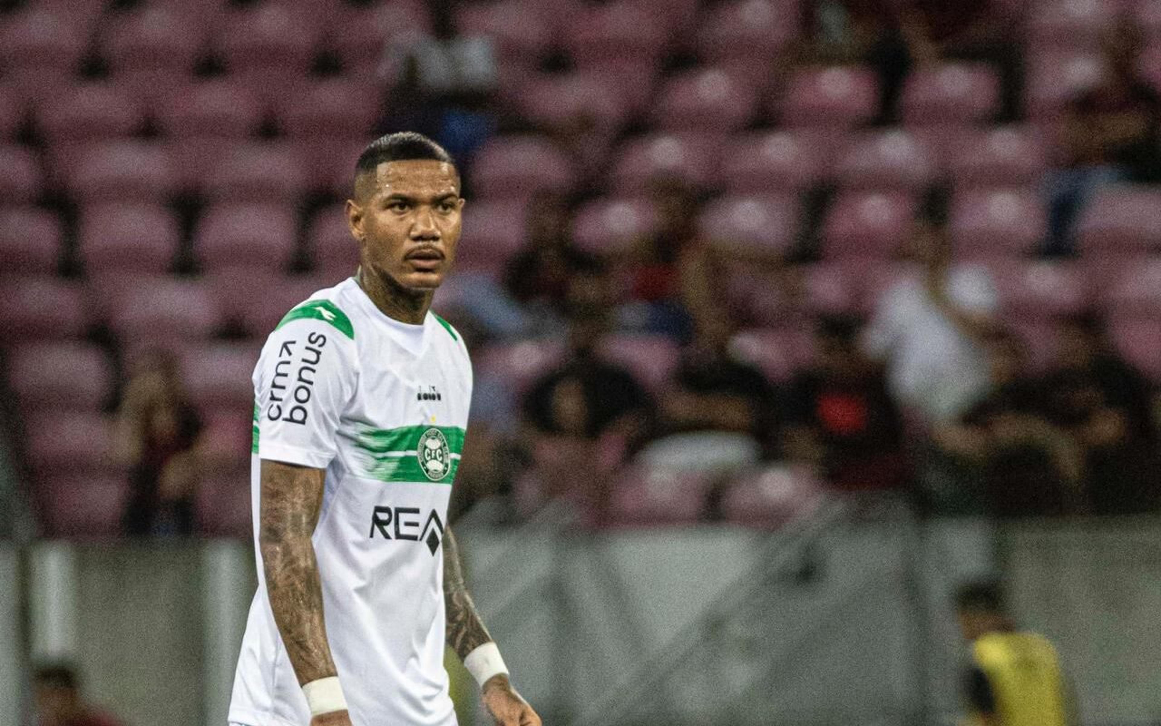 Recém-chegado, Zé Gabriel se destaca em início pelo Coritiba