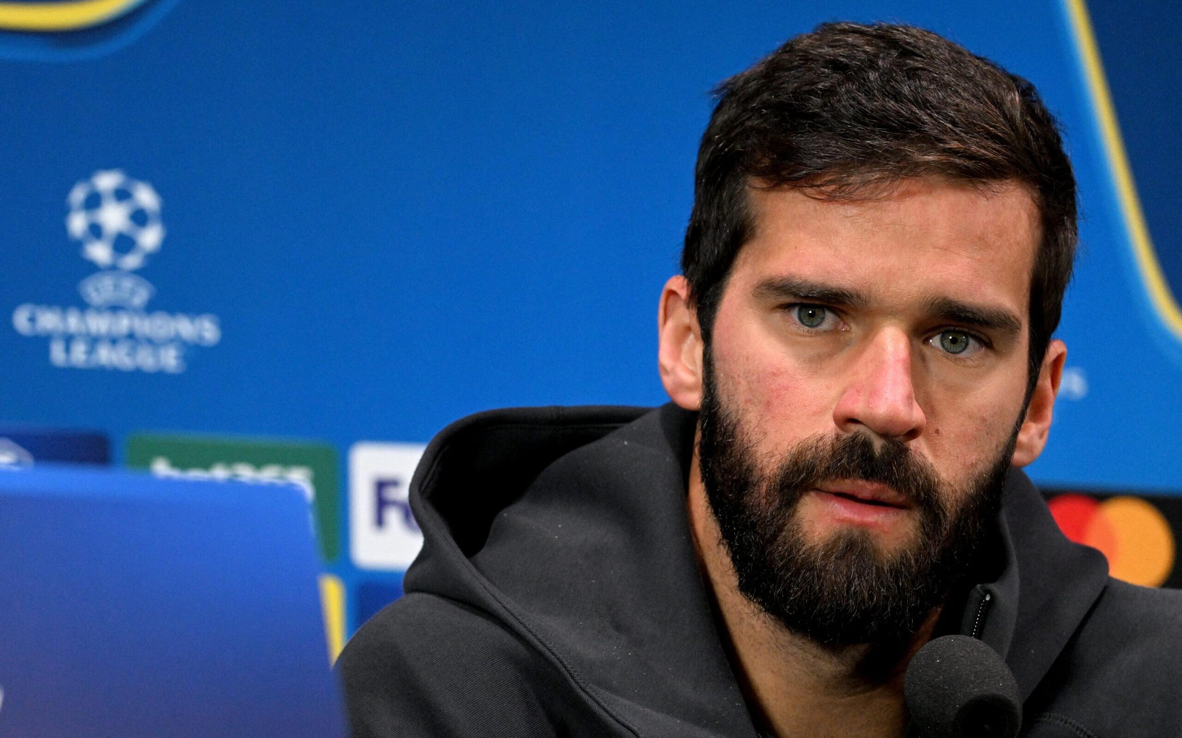 Alisson reclama de novo formato da Champions League: ‘Ninguém pergunta aos jogadores’