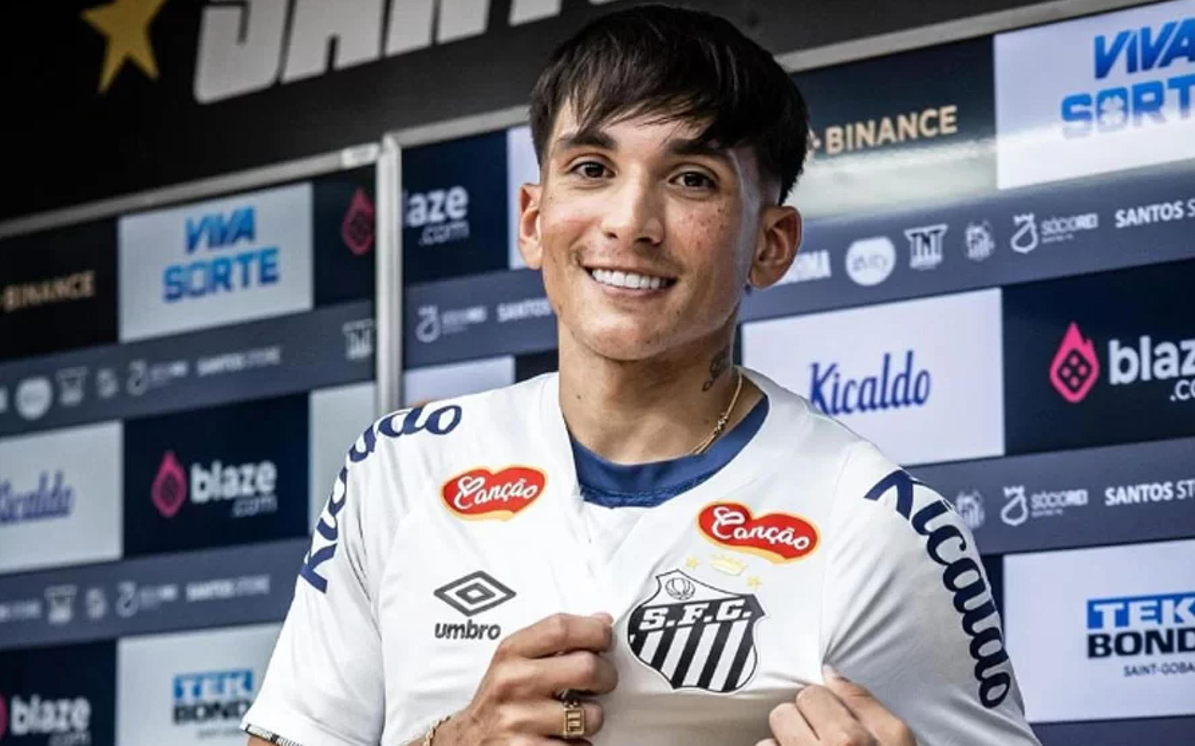 Laquintana é apresentado no Santos e fala sobre a vontade de retornar à seleção uruguaia