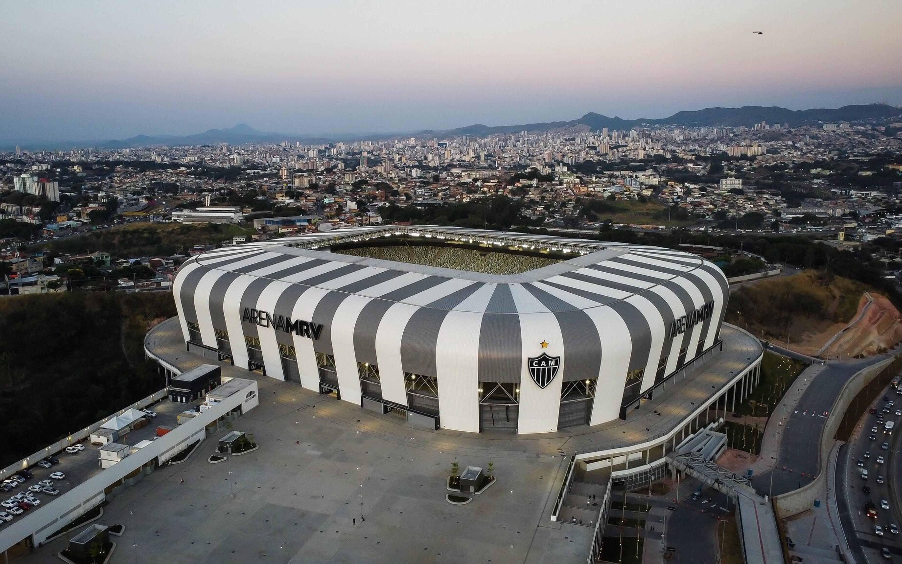 Atlético-MG enfrenta o São Paulo em volta à Arena MRV com gramado criticado