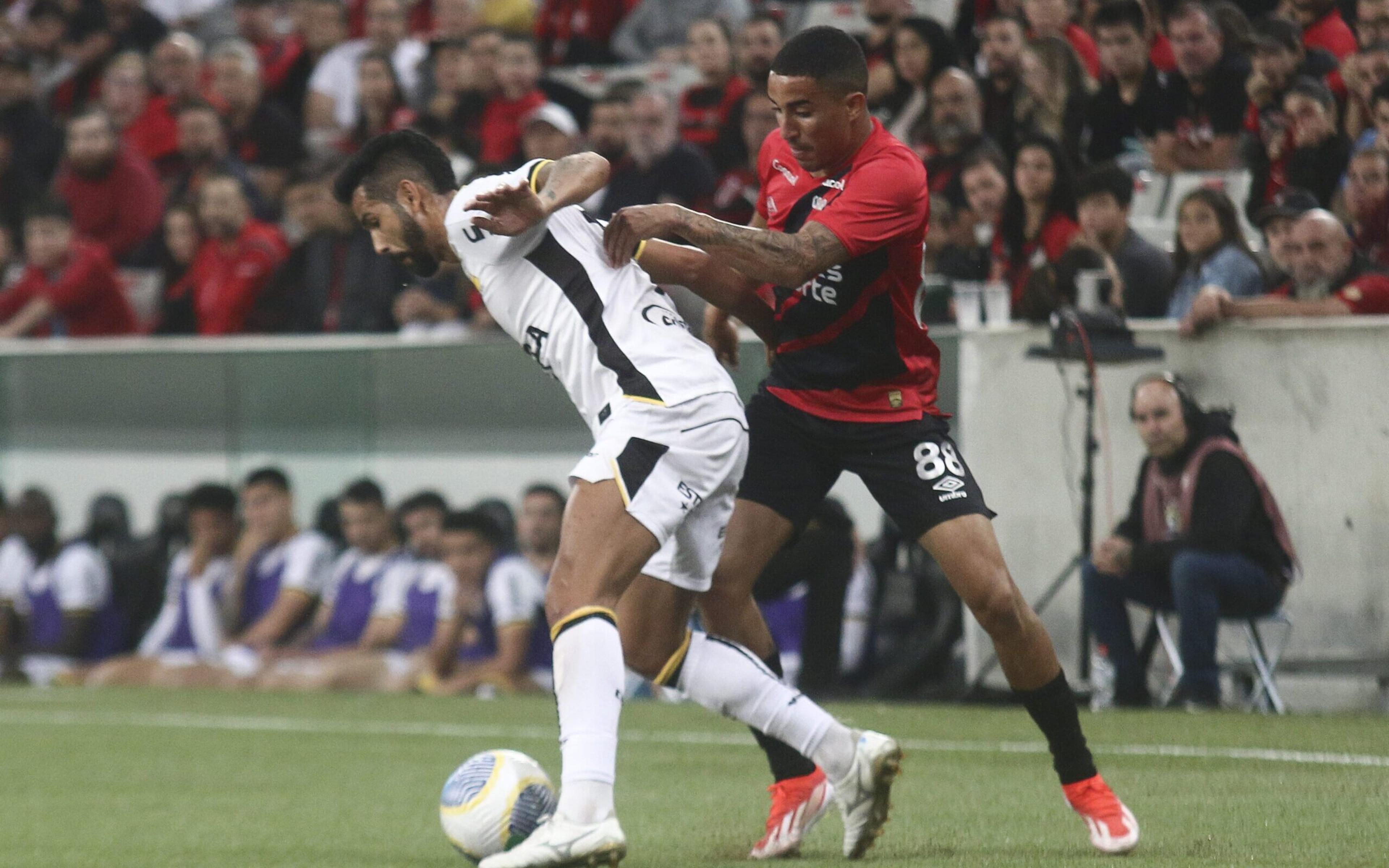 Criciúma x Athletico-PR: onde assistir, horário e escalações do jogo pelo Brasileirão