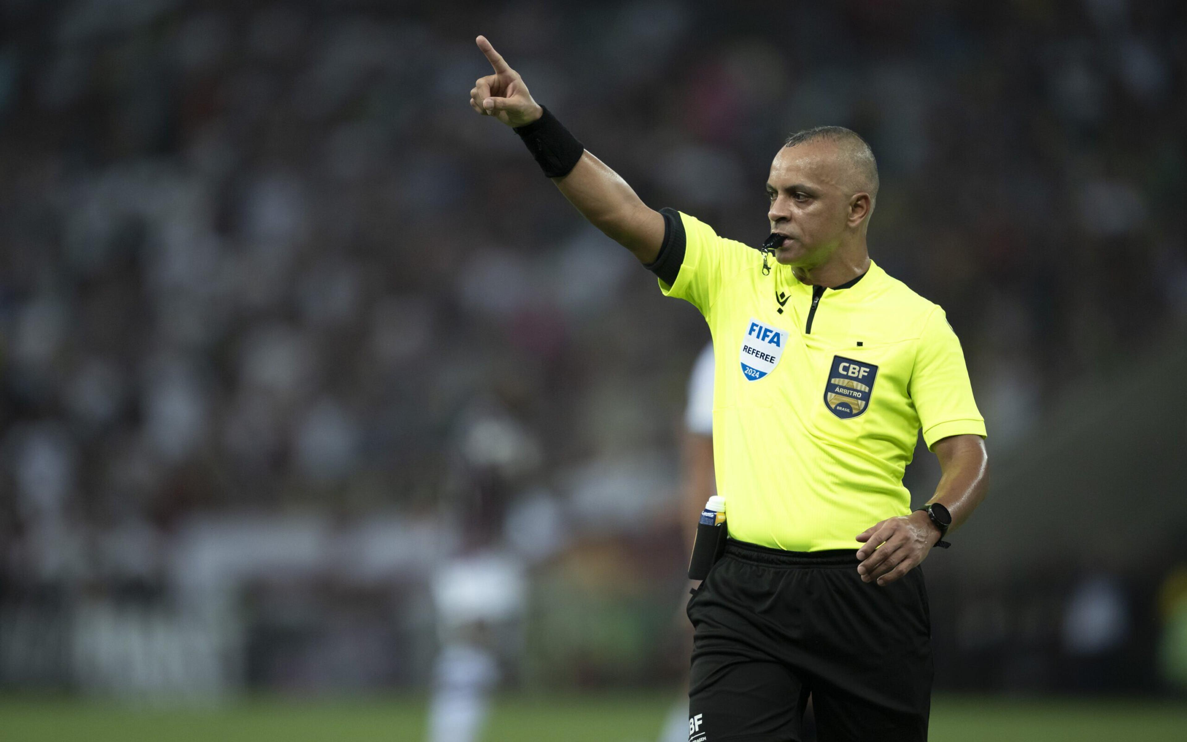 Comentarista de arbitragem aponta pênalti não marcado em Fluminense x Botafogo