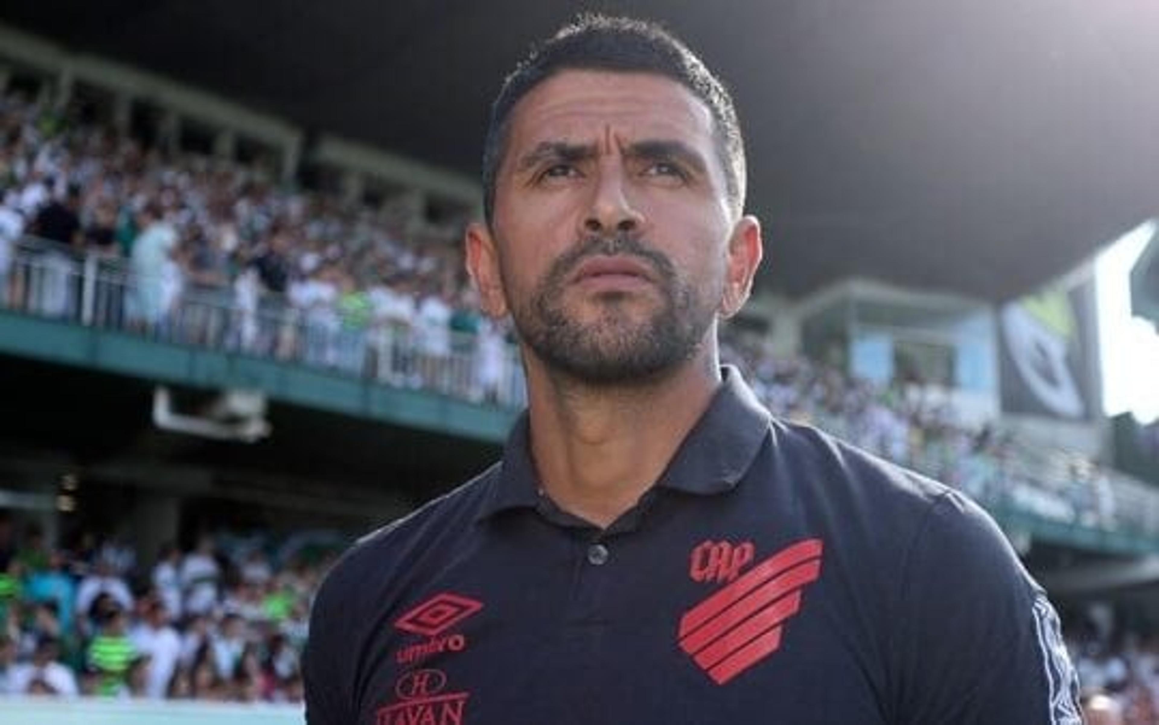 Athletico Paranaense anuncia Lucho González como novo técnico