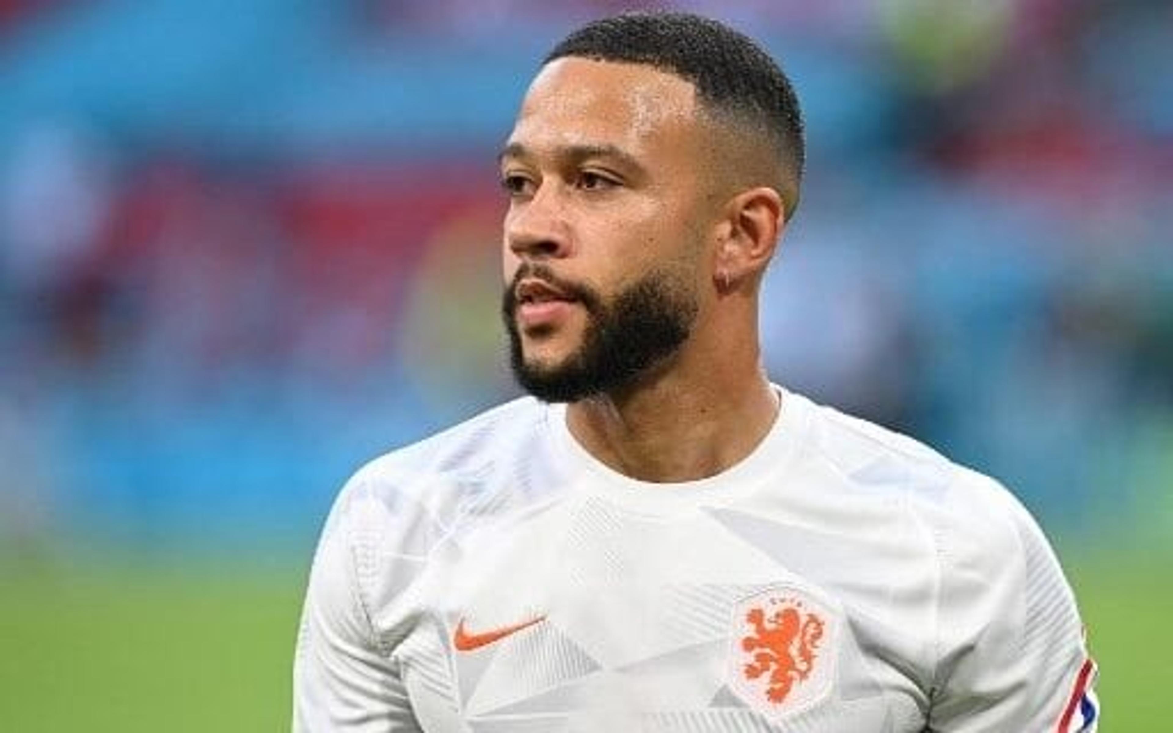 Ídolo de gigante da Série A ironiza escolha de Depay pelo Corinthians: ‘Doido’