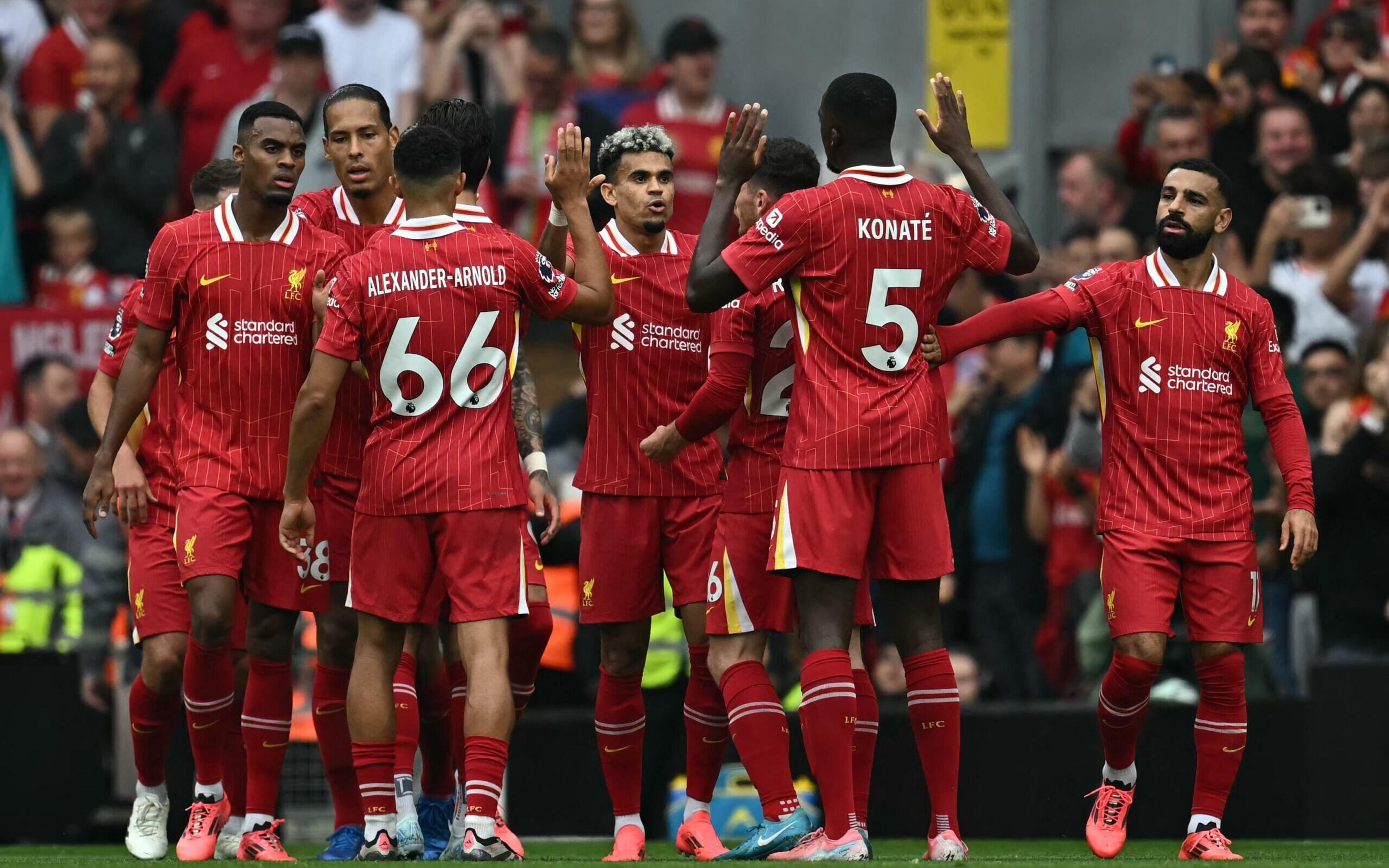 Liverpool constrói resultado no primeiro tempo, domina Bournemouth e assume liderança da Premier League