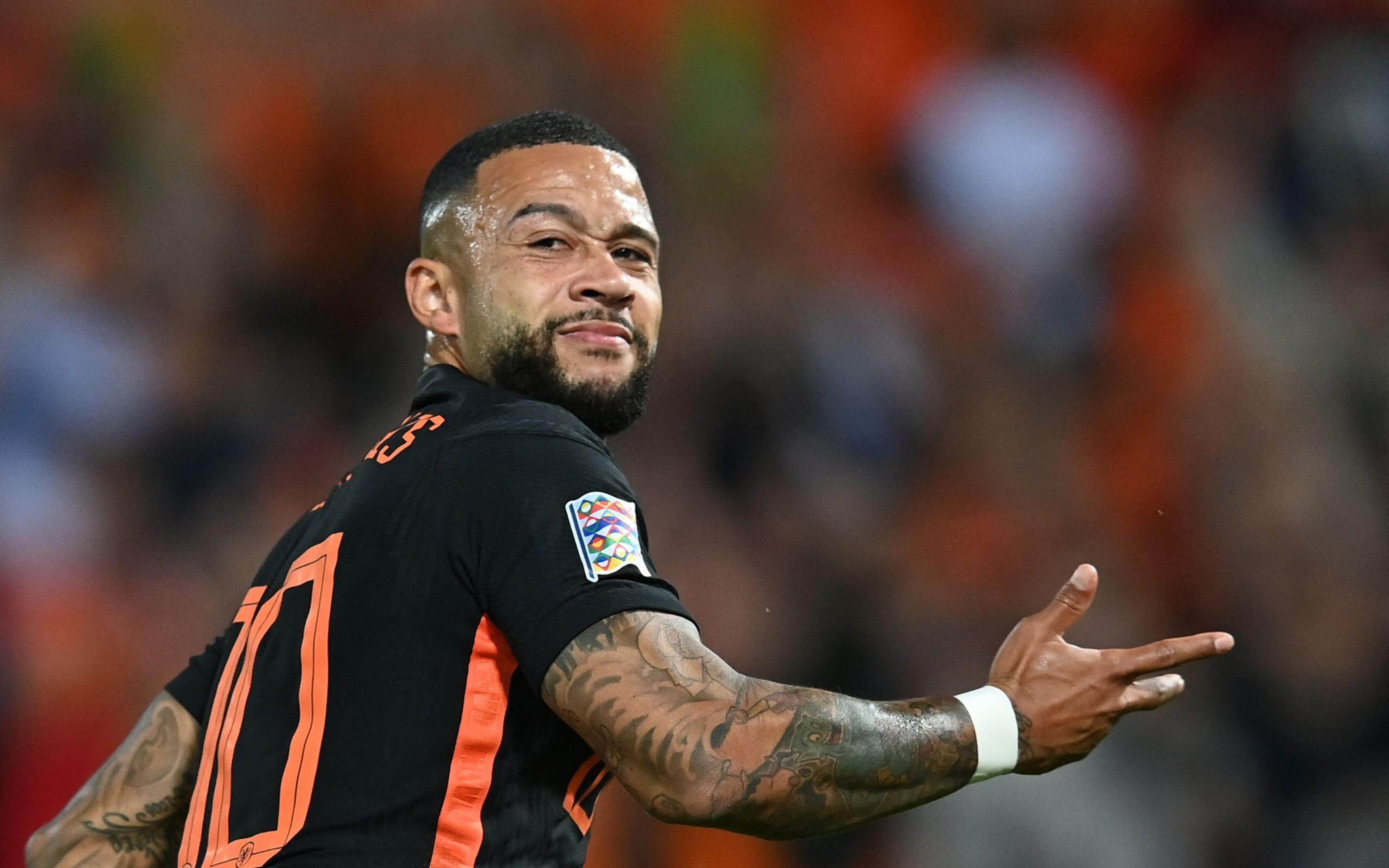 Depay é aprovado em exames, e Fabinho Soldado viaja à Holanda para finalizar contratação