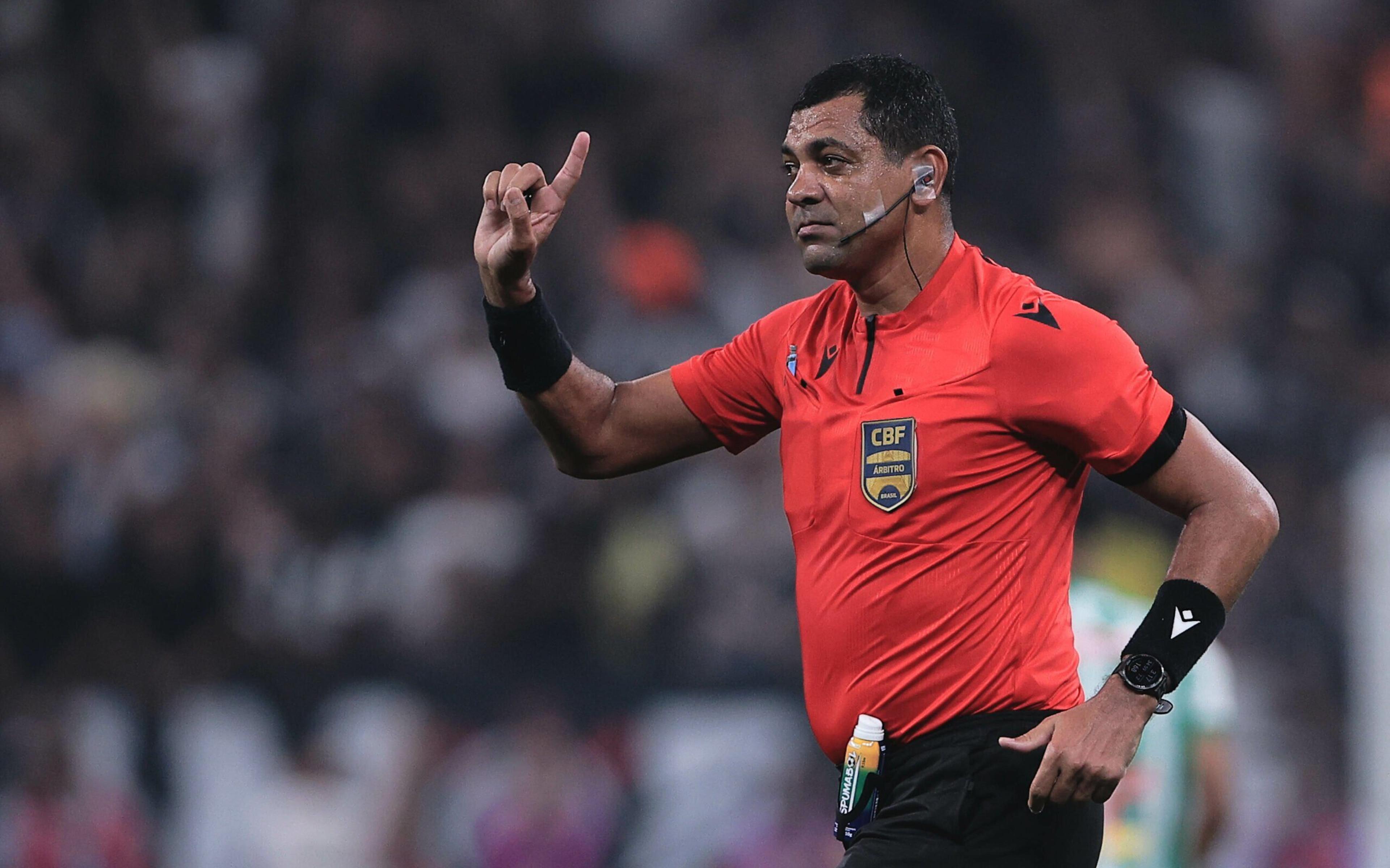 Comentaristas de arbitragem cravam erro em lance capital de Corinthians x Juventude