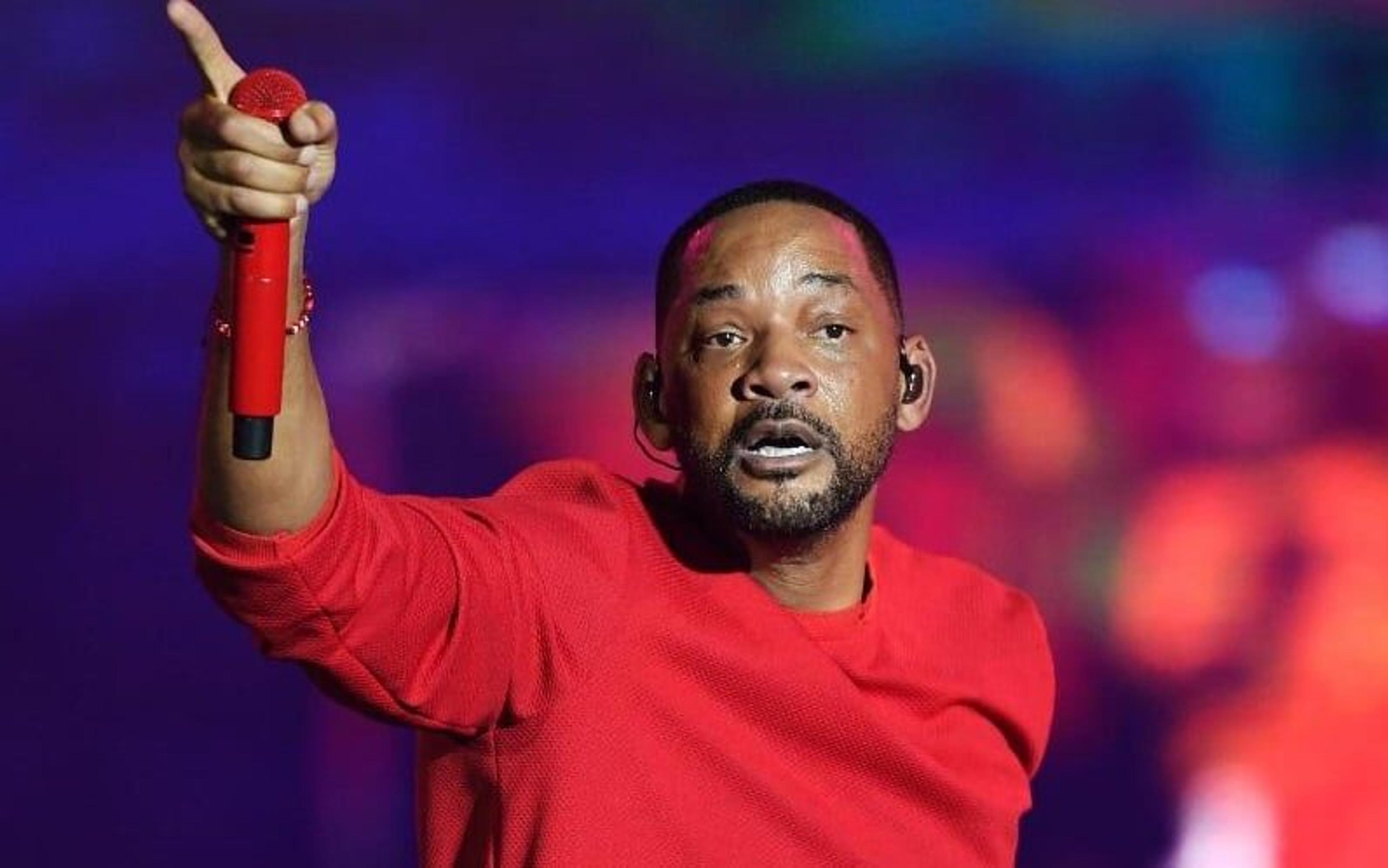 Rock in Rio: Will Smith encontra Naldo Benny e ergue camisa de gigante da Série A