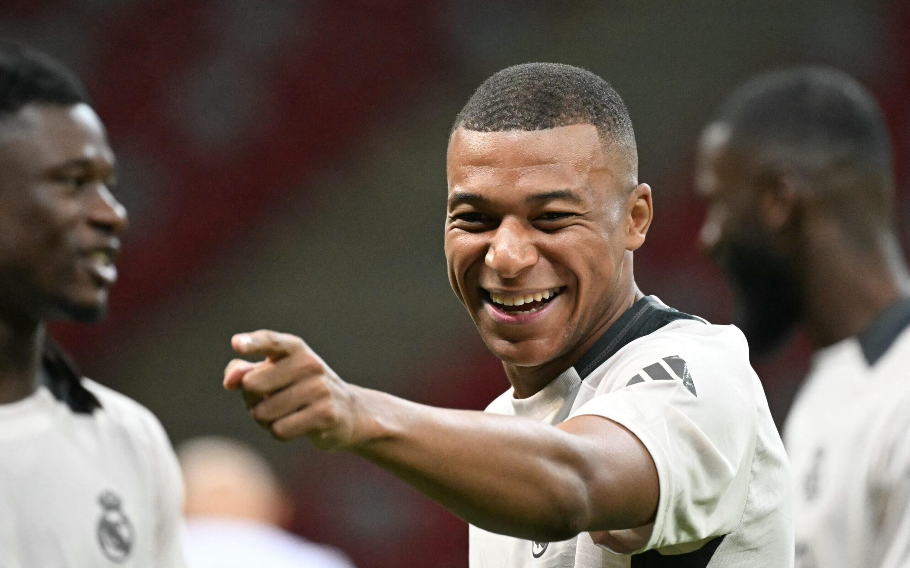 PSG e Mbappé seguem em litígio por dívida do clube; entenda