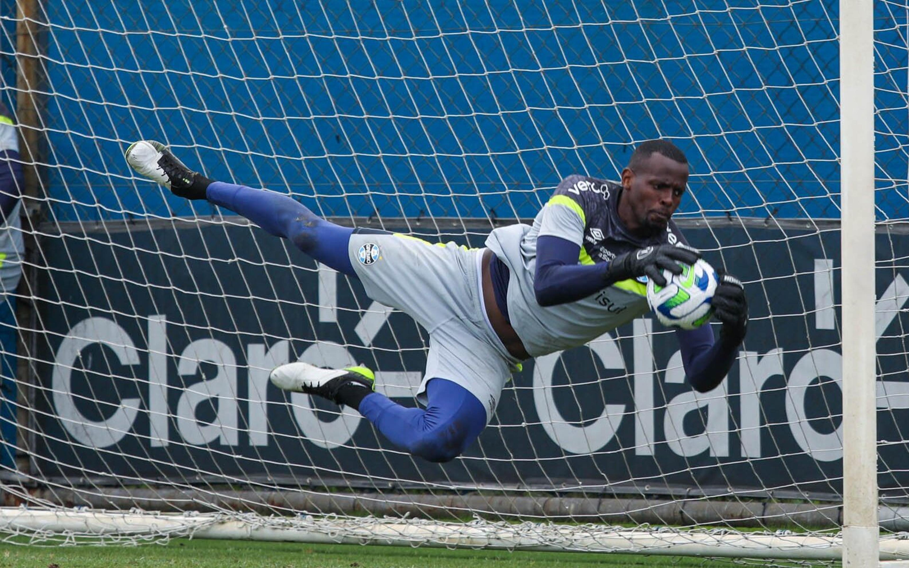 Goleiro do Grêmio é indiciado pela Polícia Civil por ato no Gre-Nal