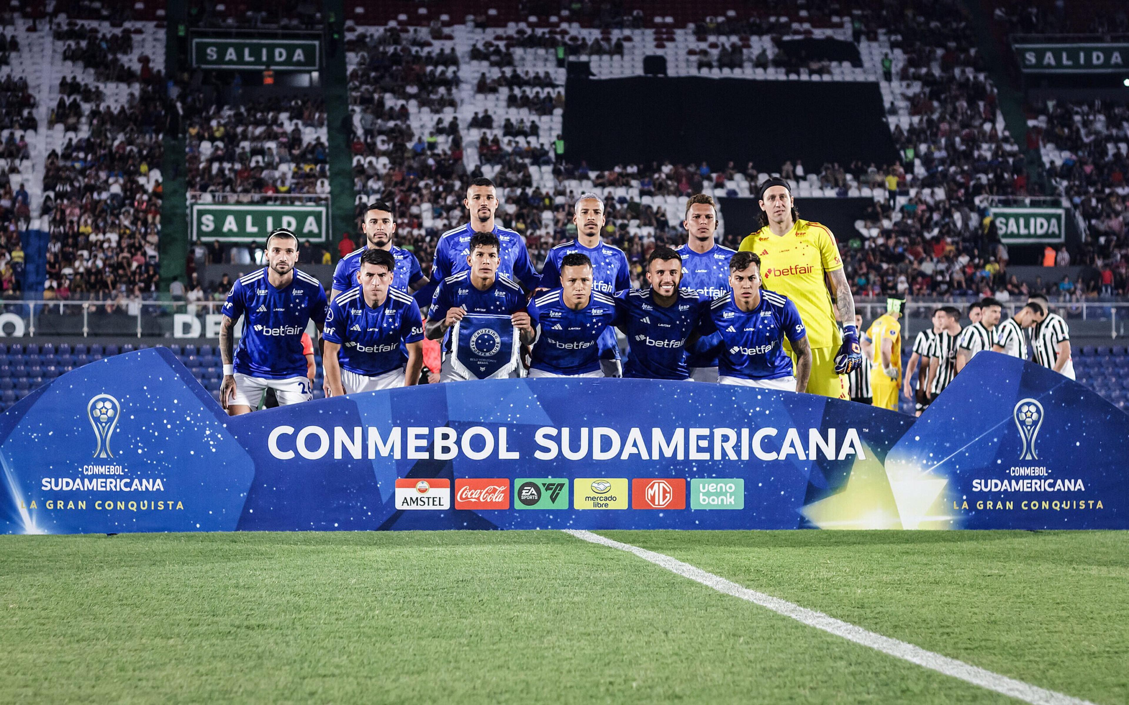 Cruzeiro enfrenta Lanús e deposita a temporada em duelo inédito