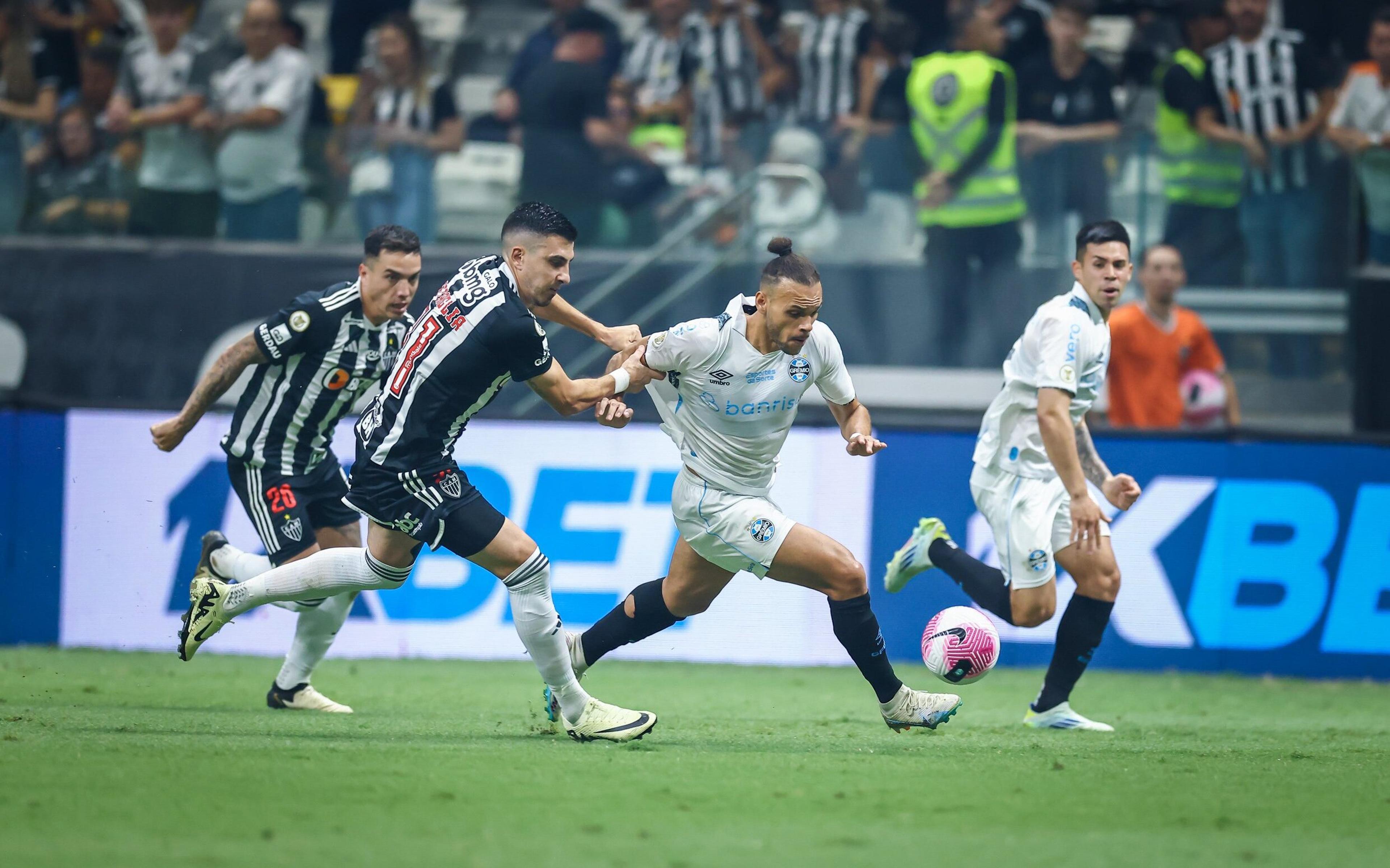 CBF divulga análise do VAR em gol anulado do Grêmio contra o Atlético-MG