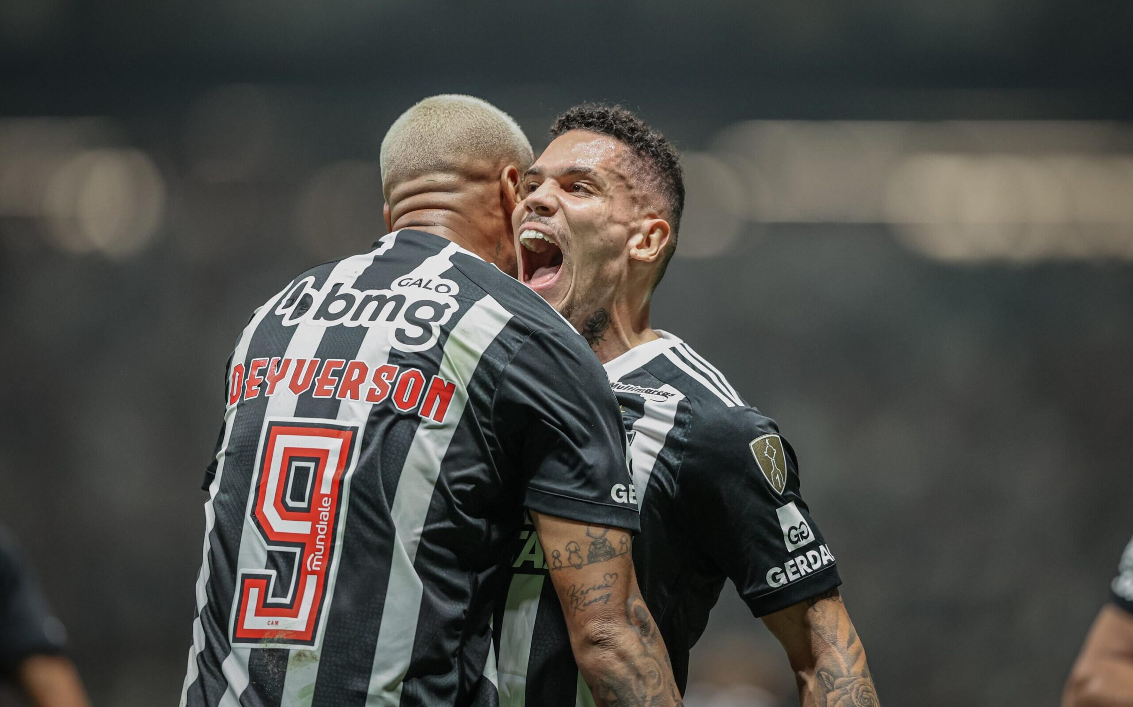 Torcedores do Atlético Mineiro vão ao delírio com dois gols em cinco minutos