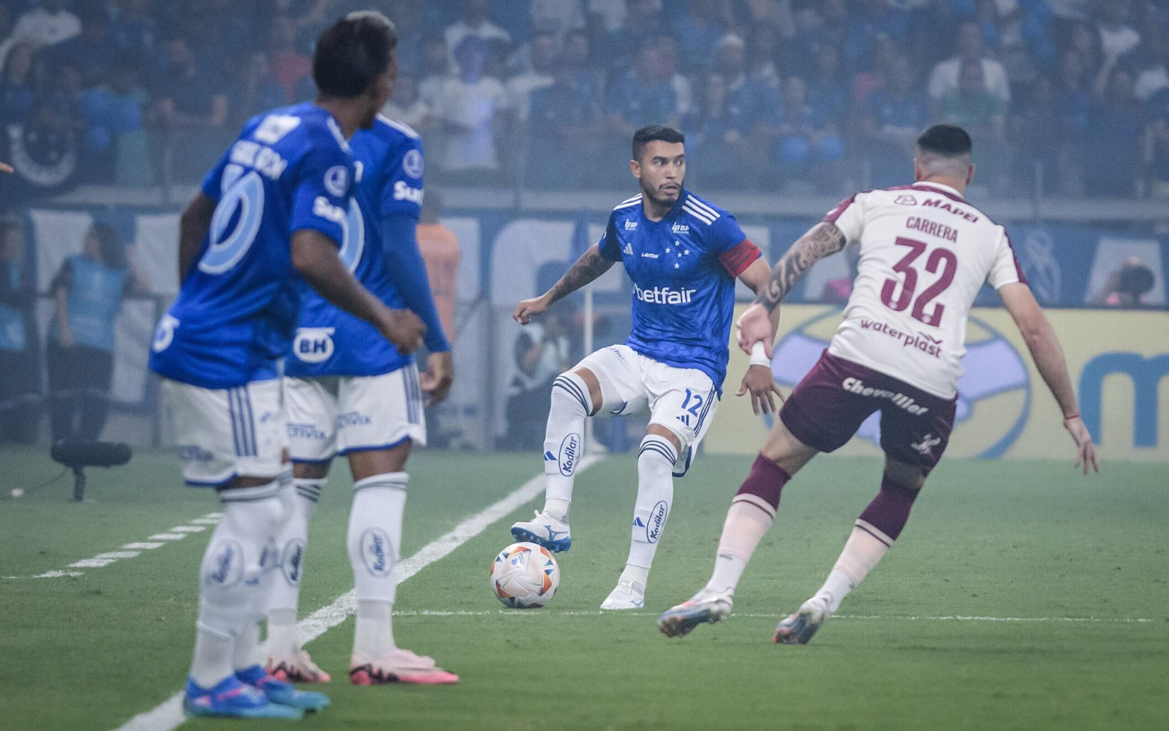 Conmebol deve indiciar Cruzeiro por atraso e paralisação em jogo com Lanús