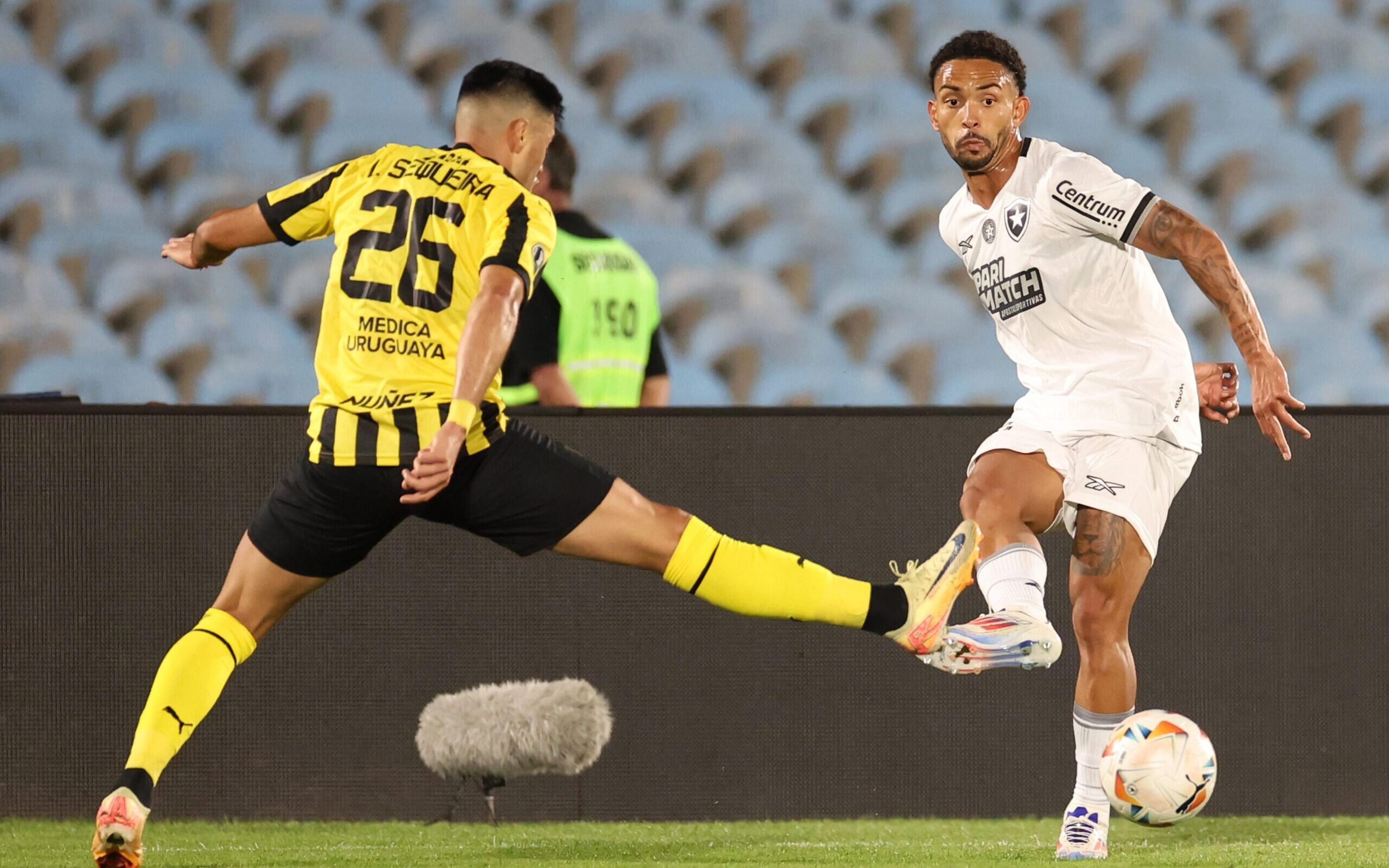 Vitinho exalta campanha do Botafogo na Libertadores e mira decisão: ‘Nos fortalece’