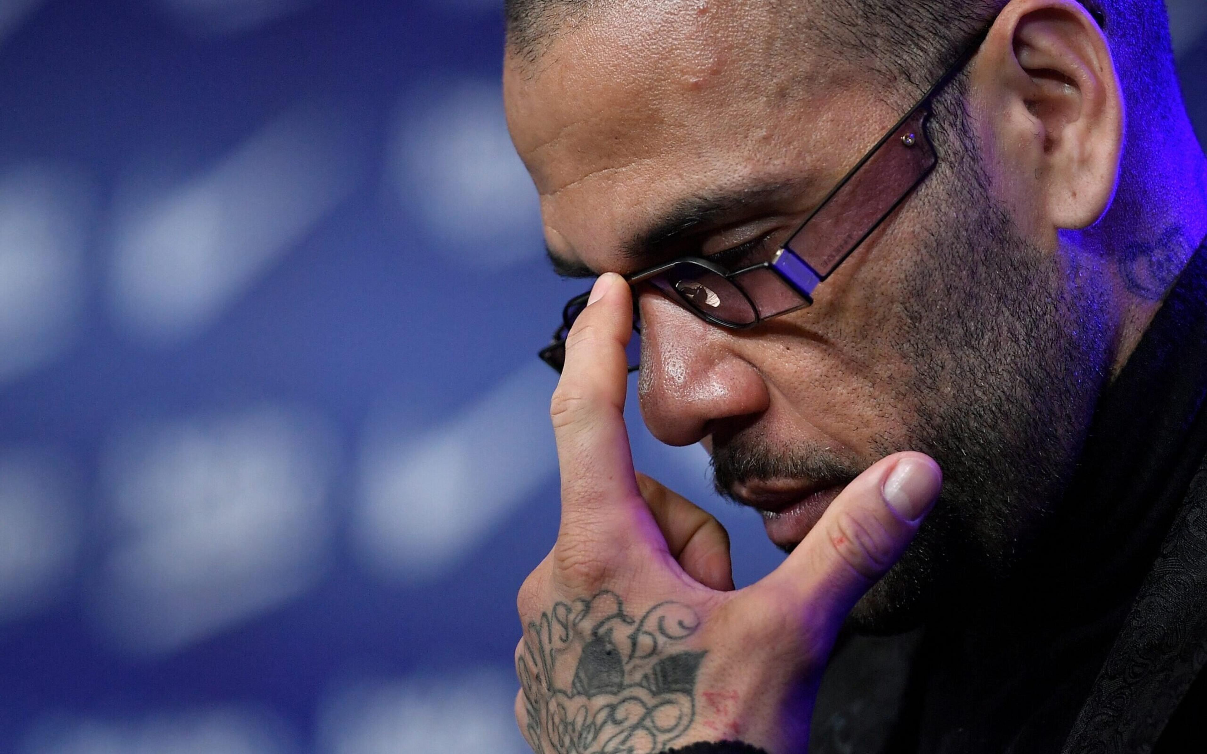 ‘Bons momentos a caminho’: Em liberdade provisória, Daniel Alves manda recado