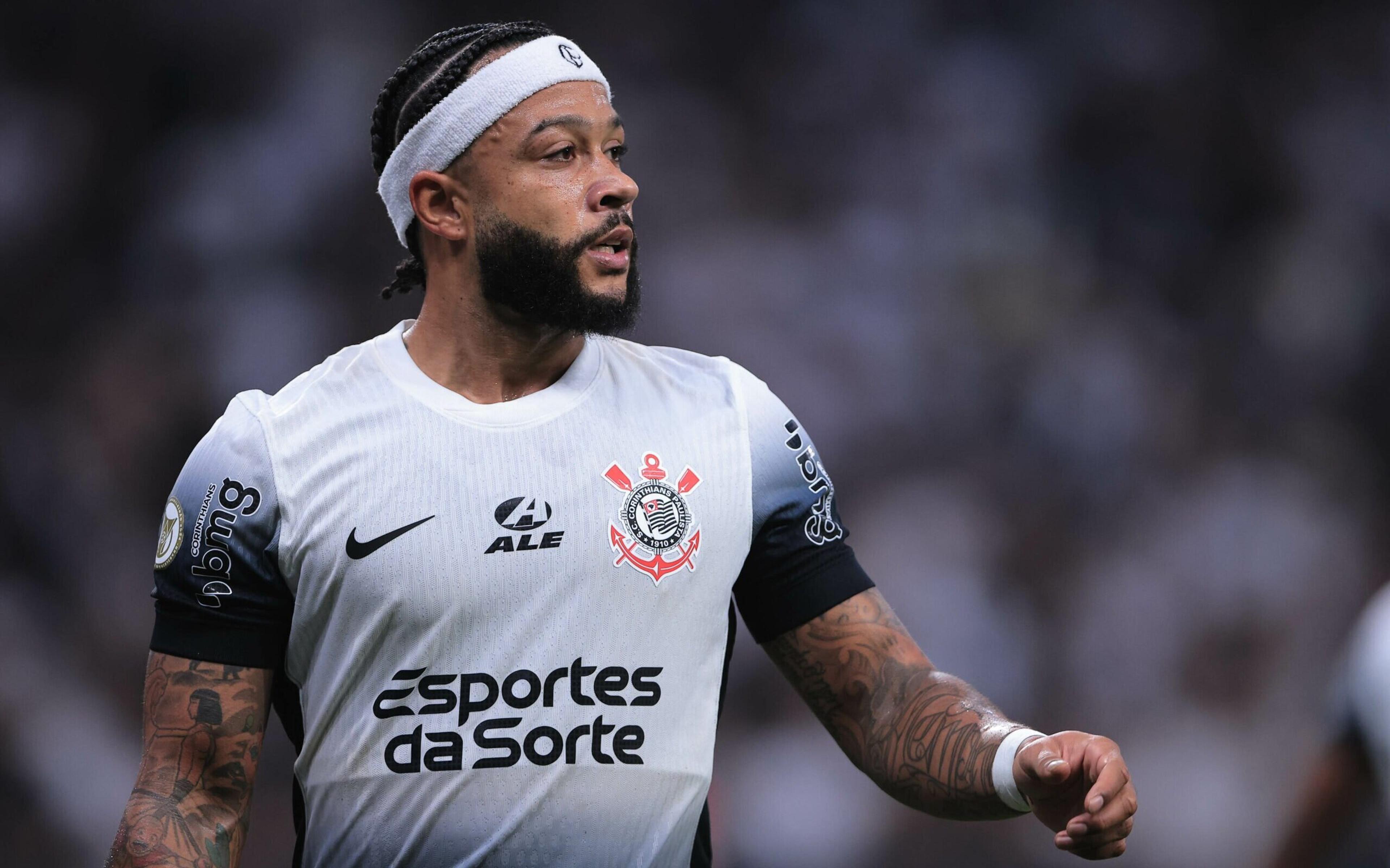 Depay manda recado para Craque Neto após gol de falta pelo Corinthians