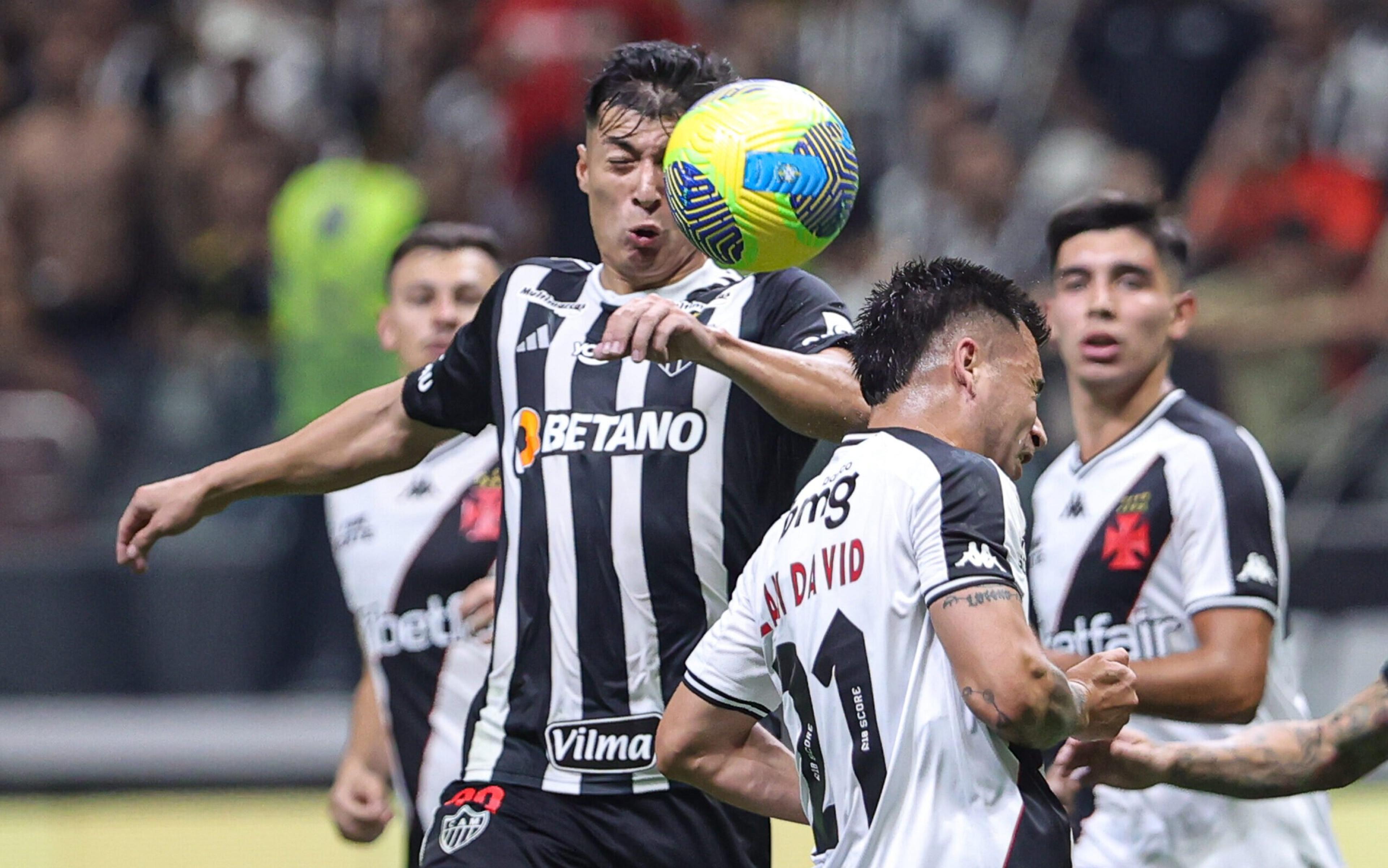 Jornalista critica titular do Vasco em derrota para o Atlético-MG: ‘Não tem como defender’