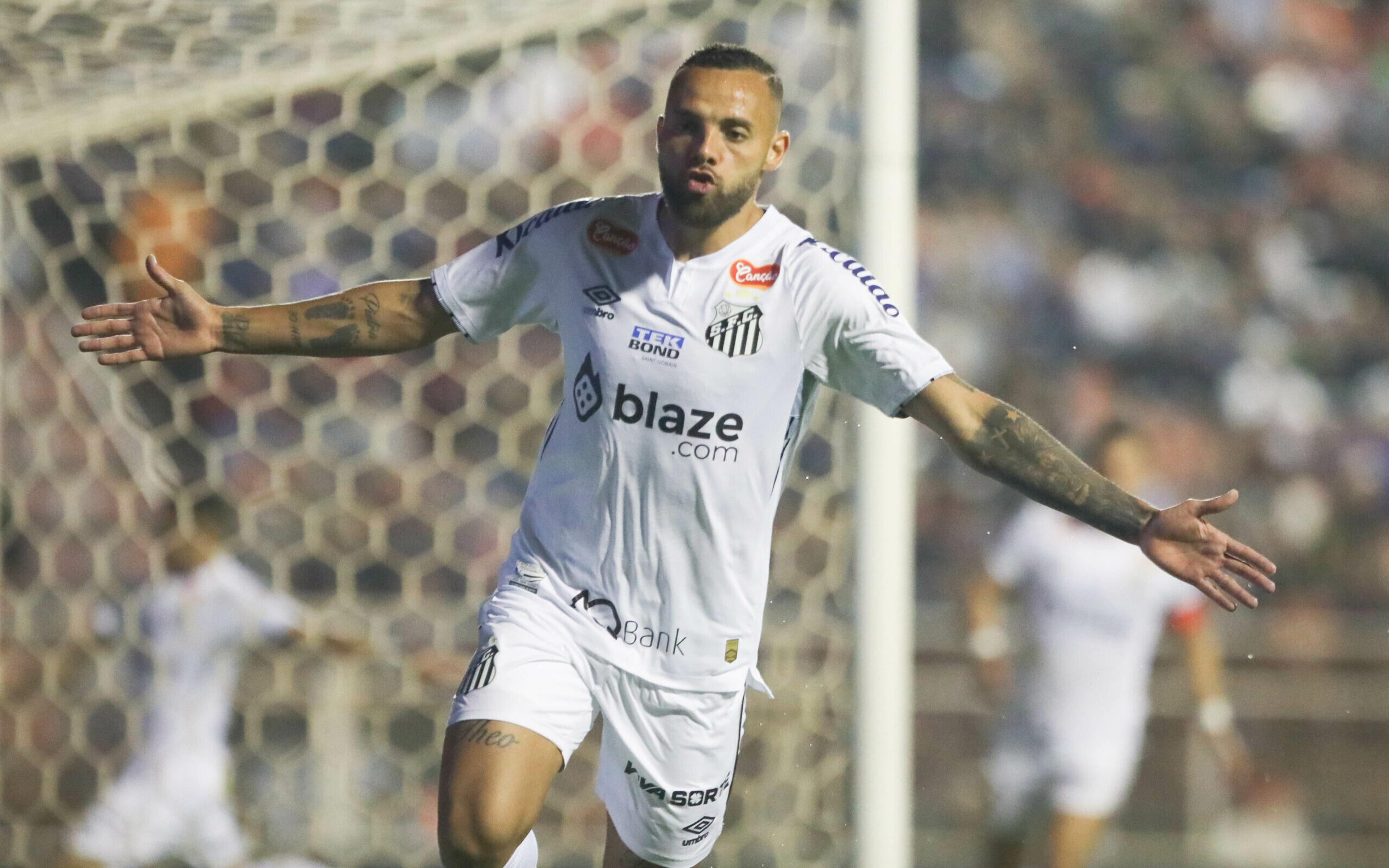 Destaque do Santos, Guilherme celebra vitória e elogia companheiro de equipe