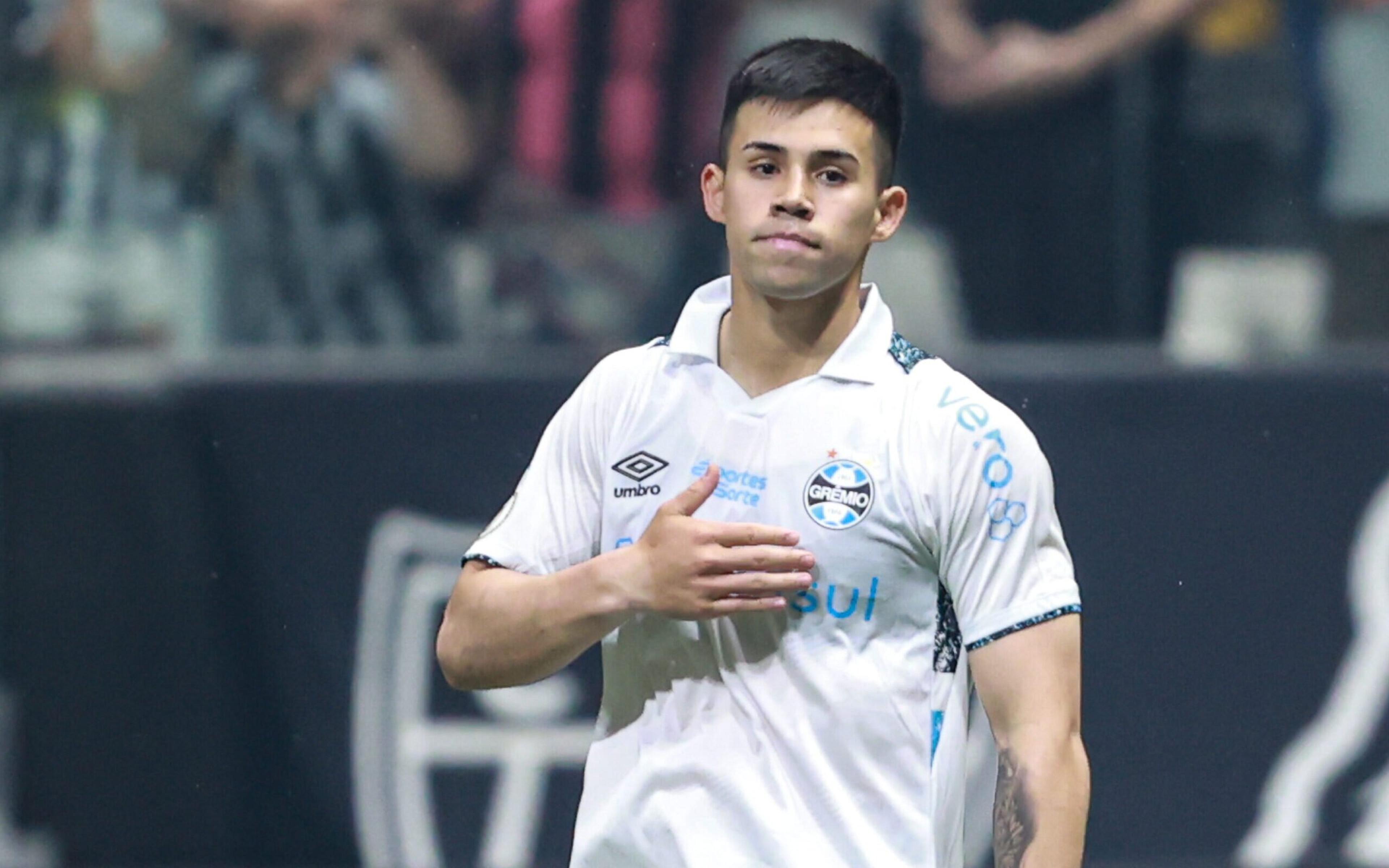 Aravena é destaque do Grêmio e busca espaço no time titular