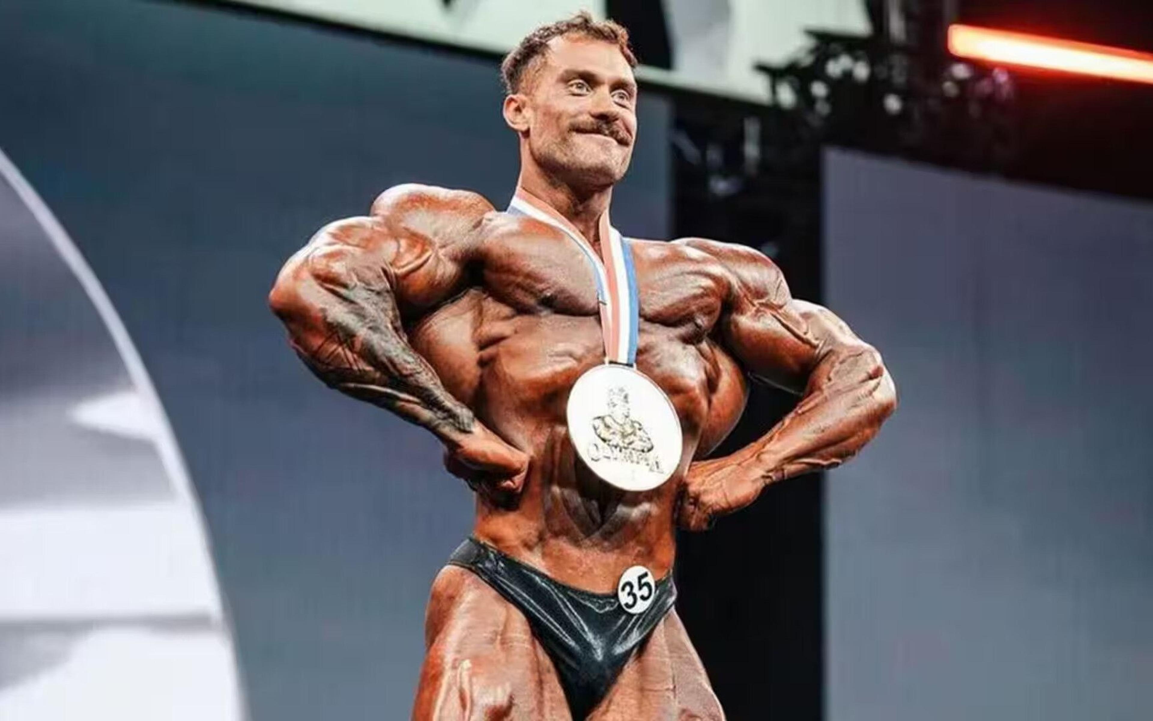 Quem é Chris Bumstead, o CBum, maior rival de Ramon Dino no Mr. Olympia 2024?