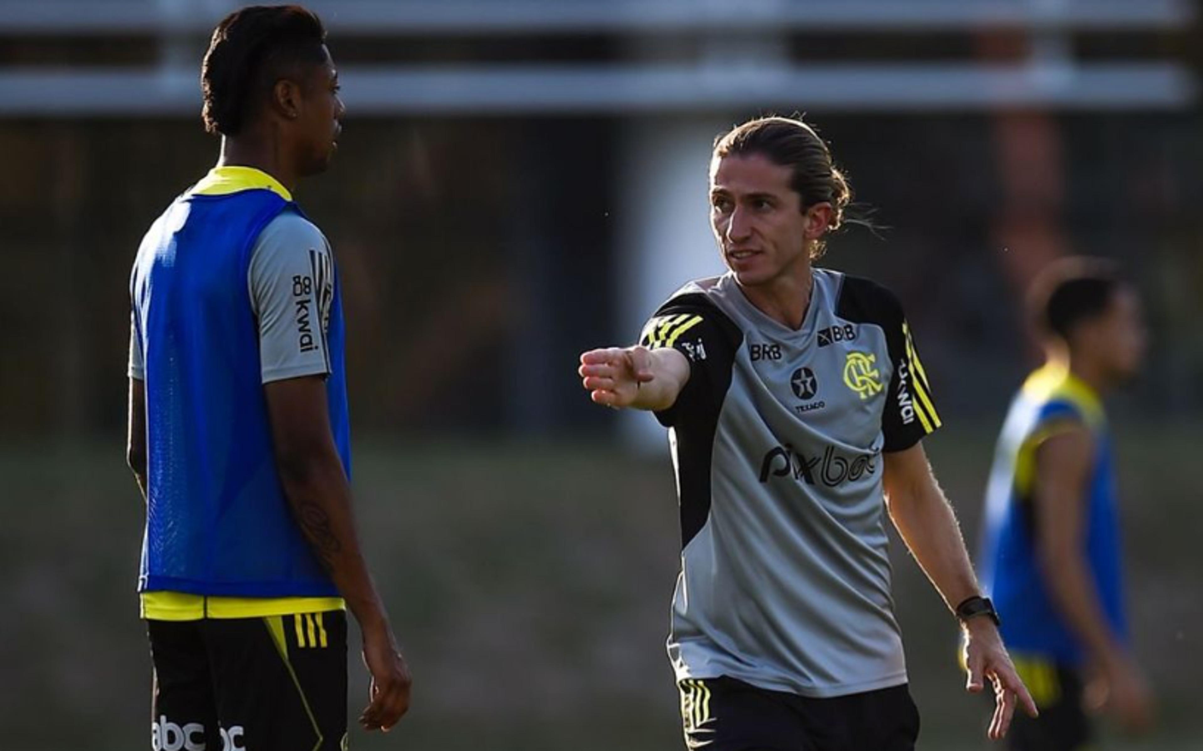 Com titular barrado e mudança de posição, Filipe Luís escala provável Flamengo para semifinal