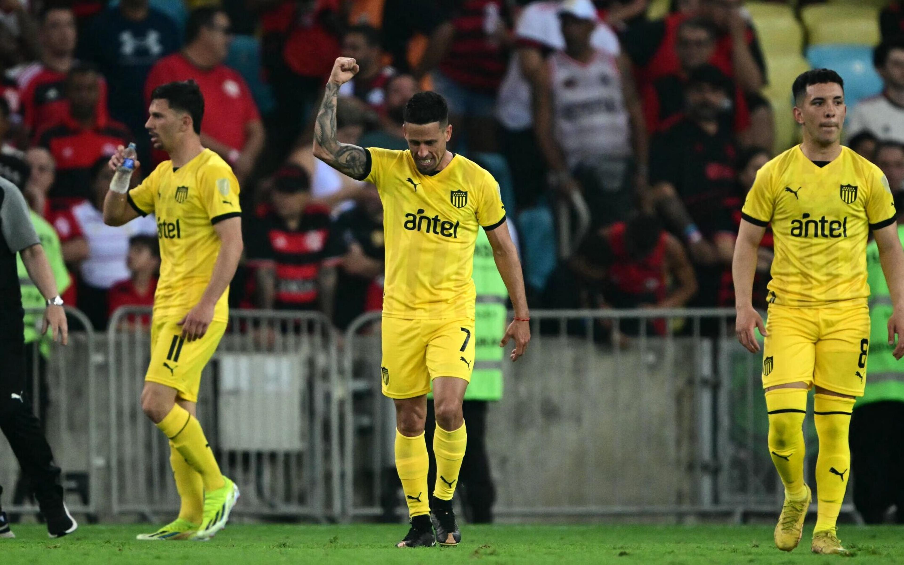 Autor de gol do Peñarol sobre Flamengo não deve jogar contra Botafogo