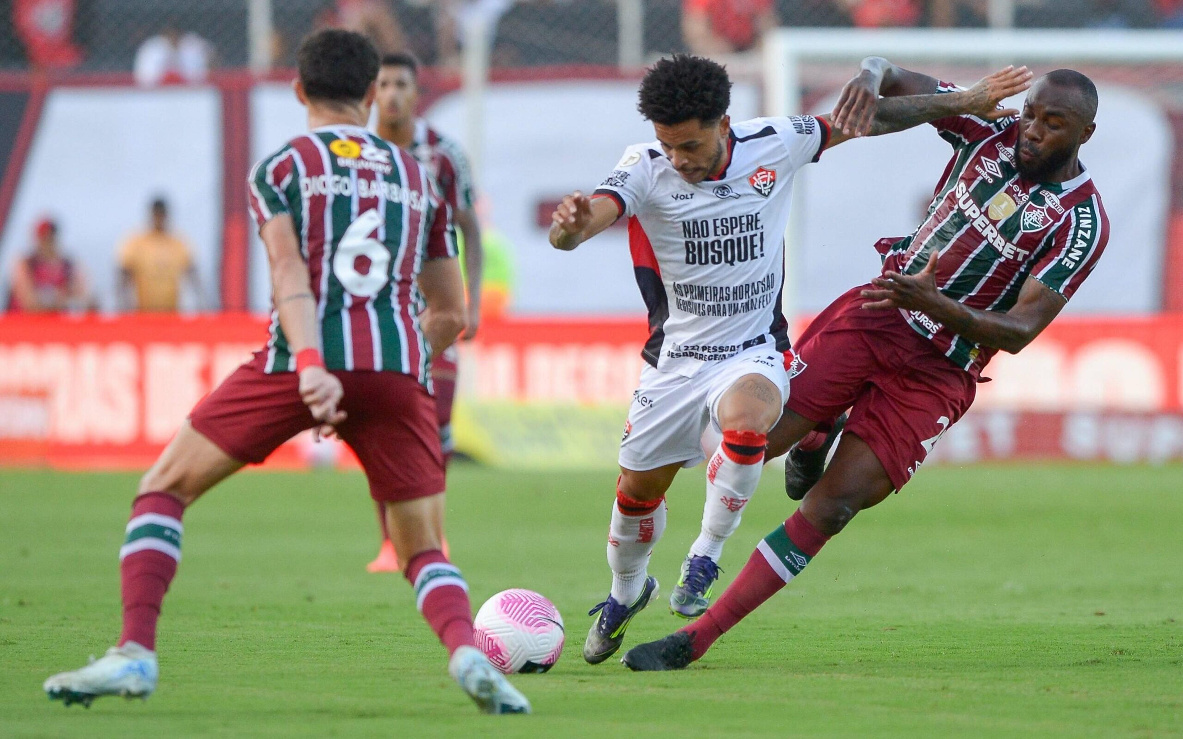 Fluminense perde para o Vitória e se reaproxima da zona de rebaixamento