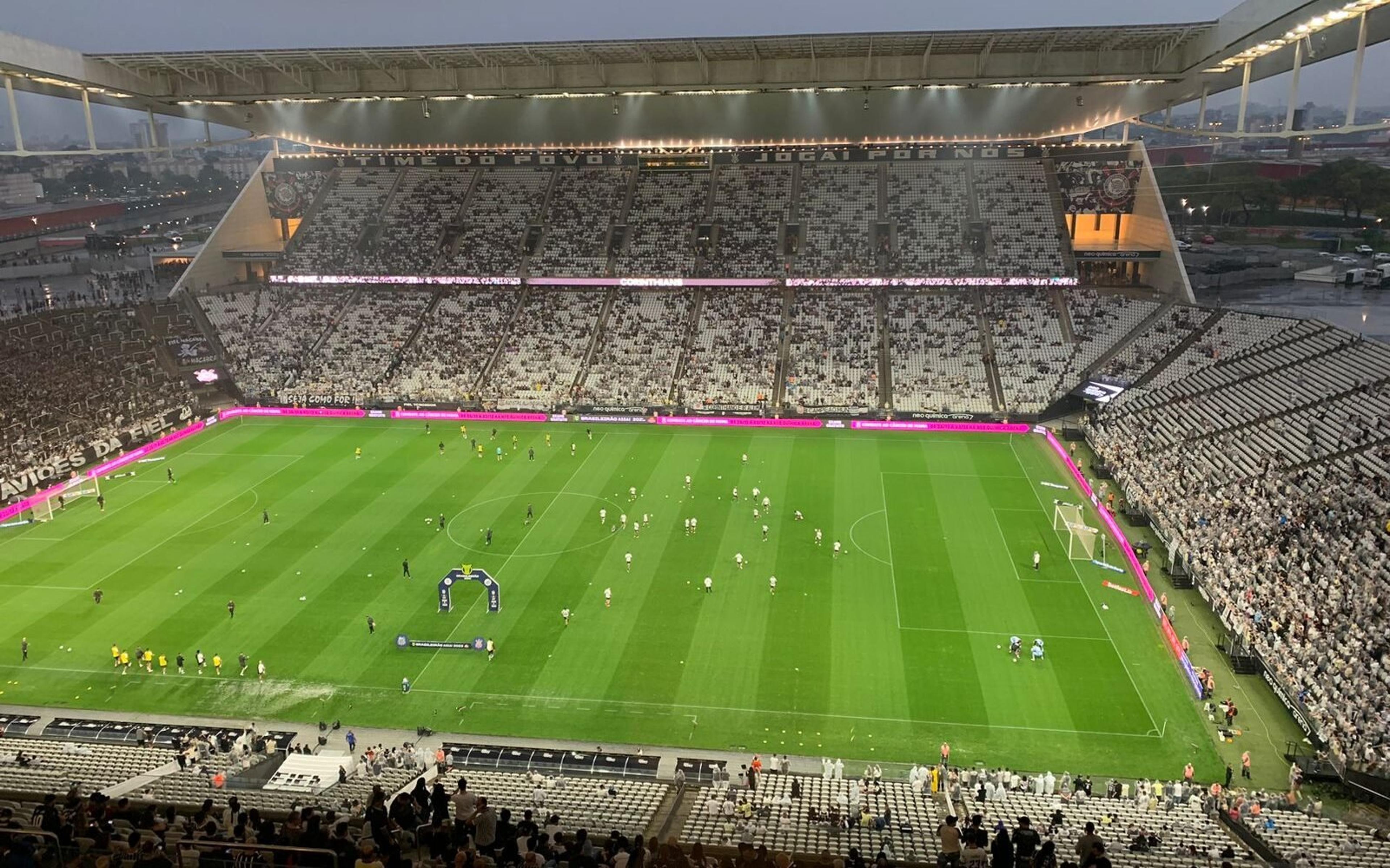 Torcida do Corinthians usa grito homofóbico contra o Internacional