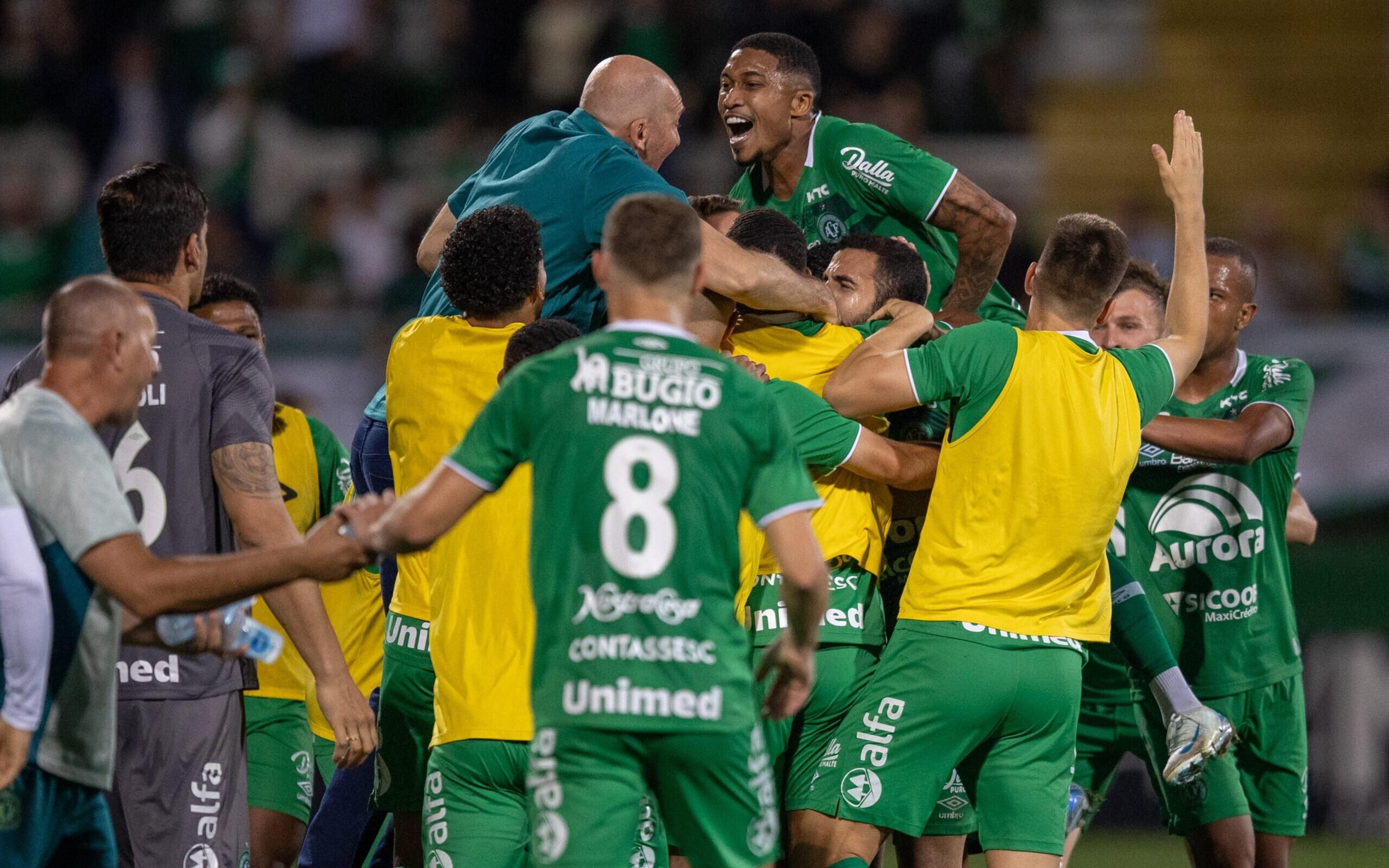 Santos sofre virada da Chapecoense e pode perder liderança da Série B