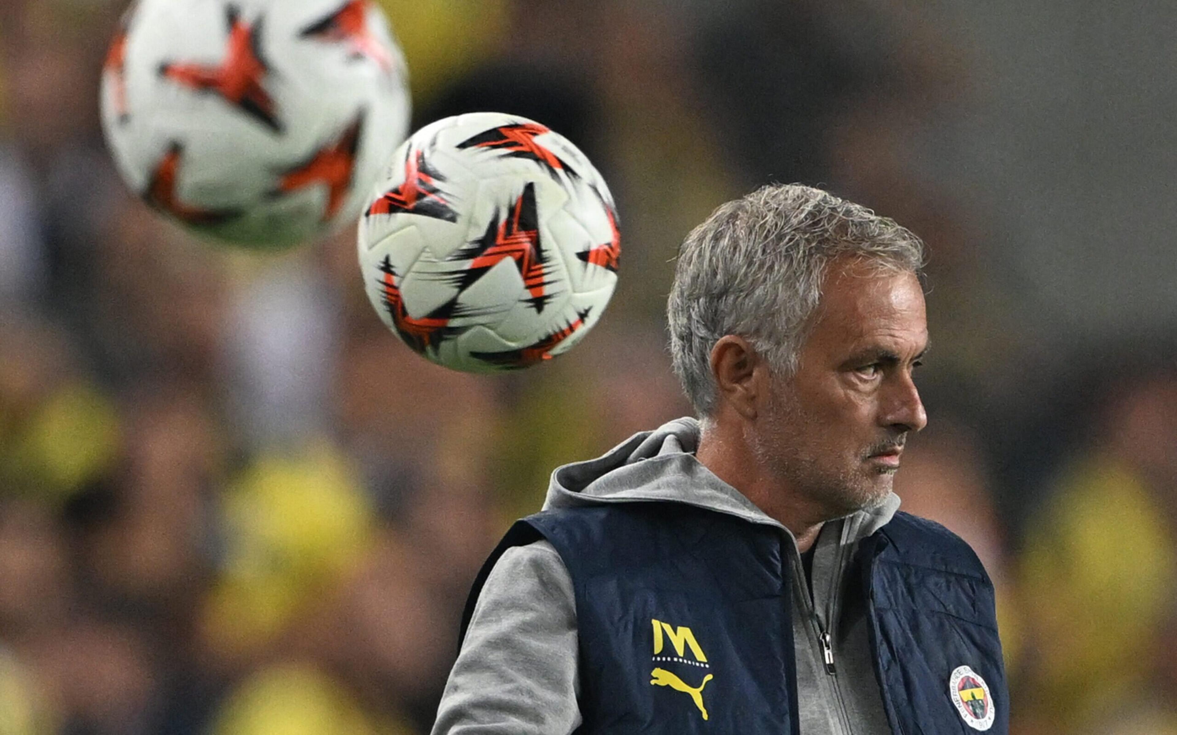 José Mourinho relembra época no United antes de duelo pelo Fenerbahçe