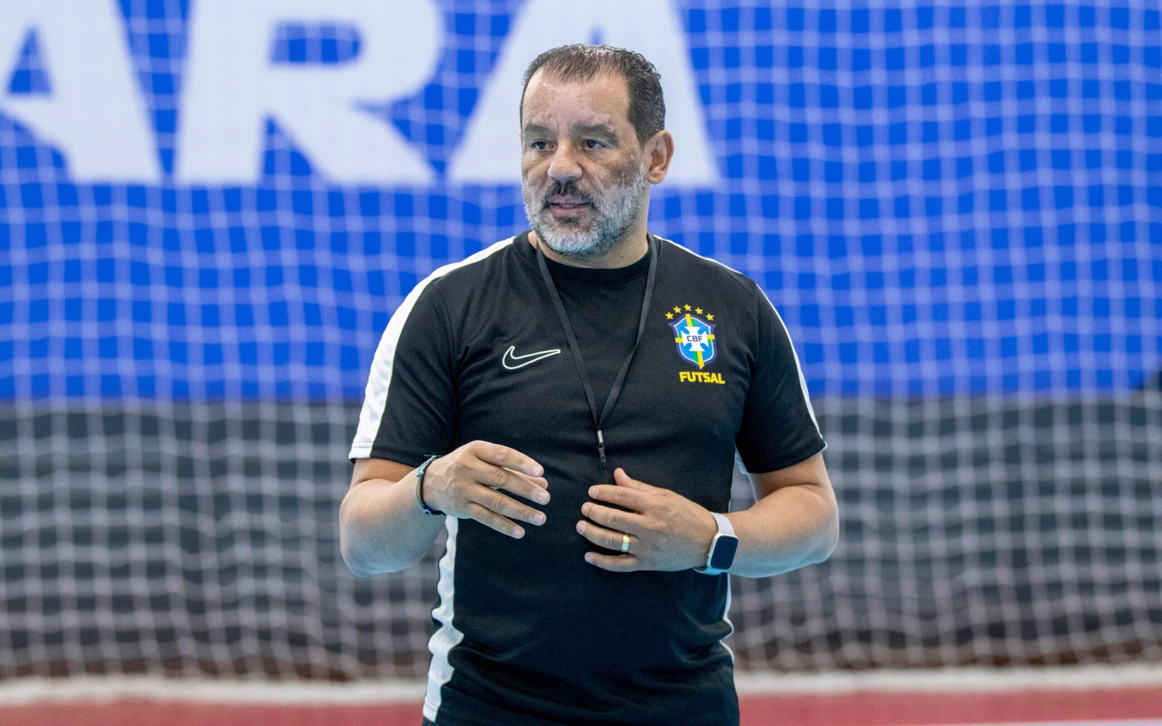 Técnico campeão do mundo com Brasil no futsal manda recado aos profissionais do esporte