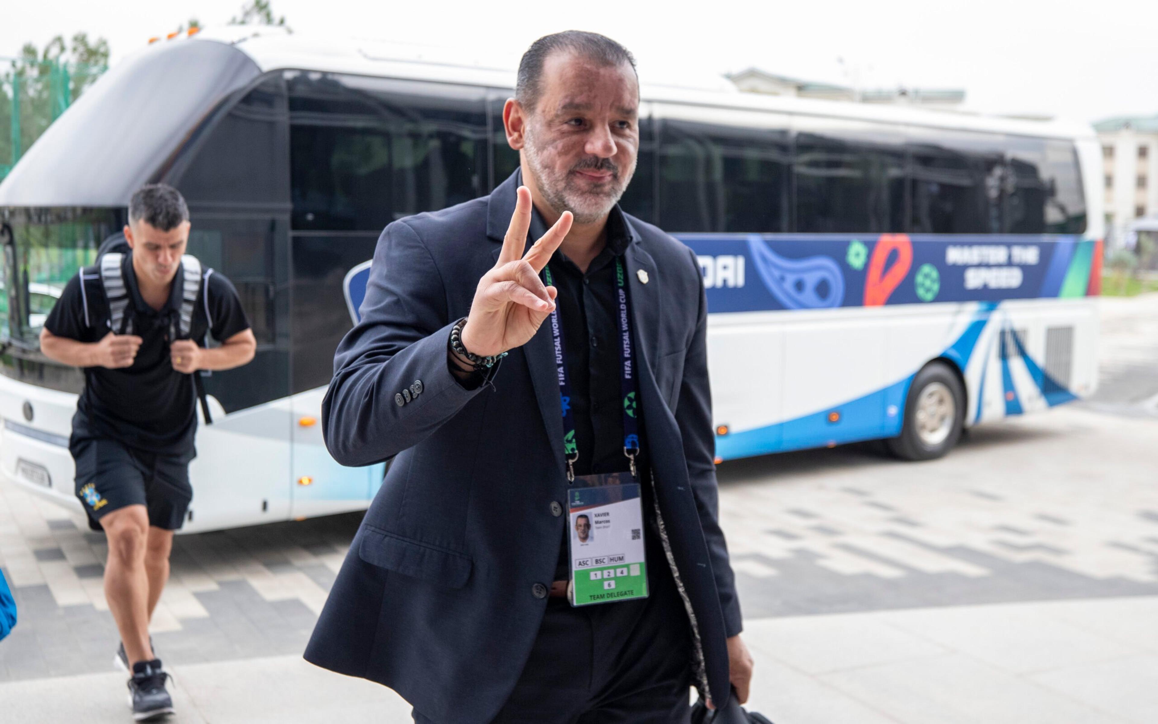 Técnico da Seleção Brasileira de futsal comenta planos após título mundial