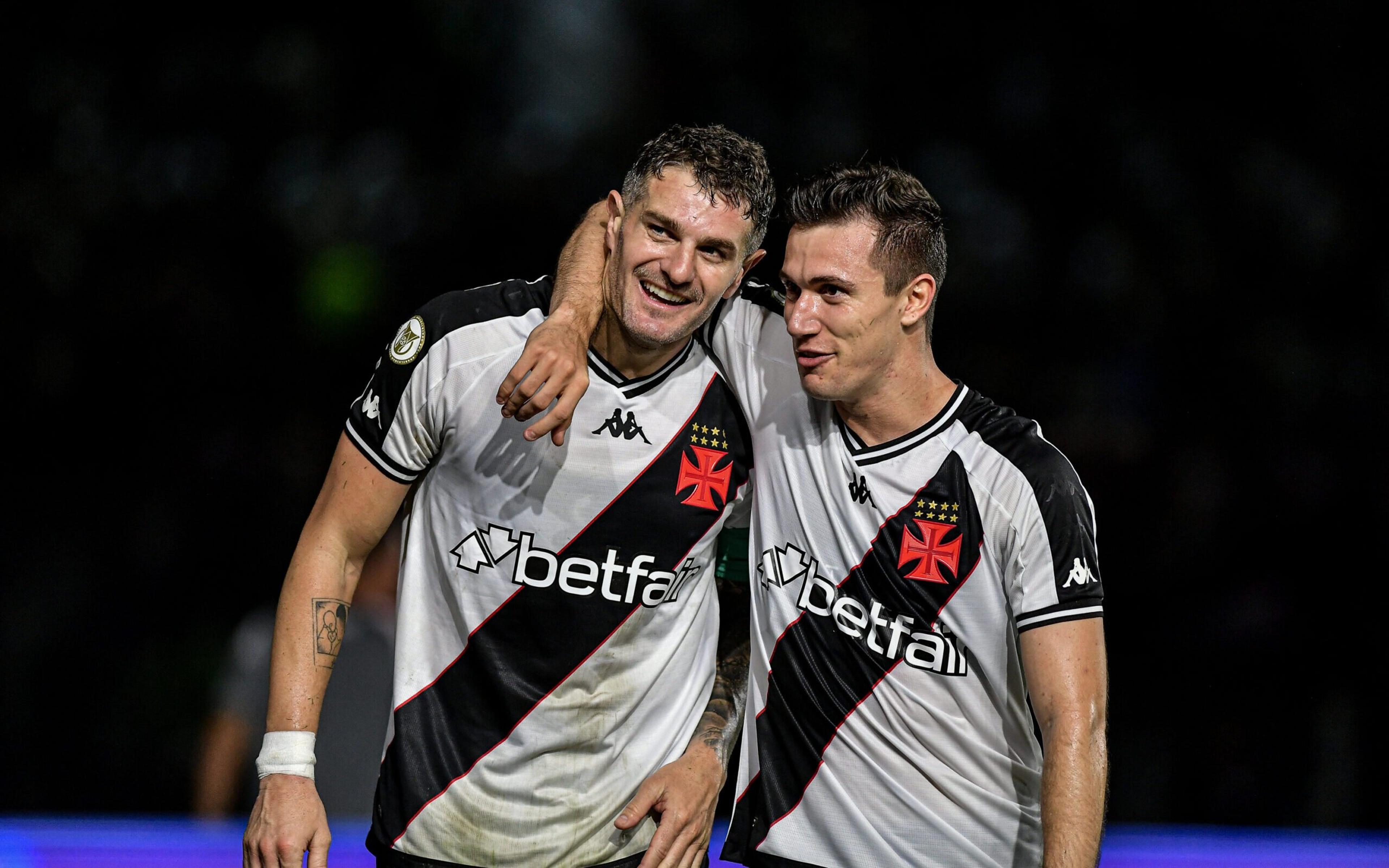 Torcida do Vasco surpreende e pede que titular seja barrado: ‘Reserva é melhor’