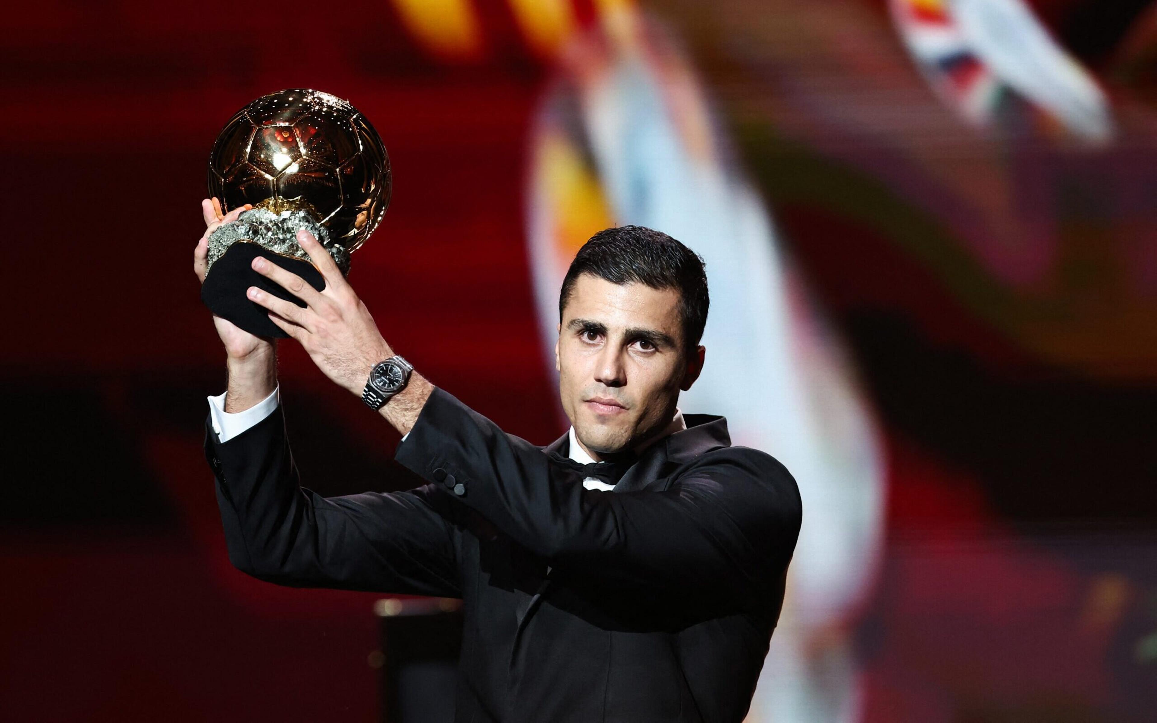 Rodri celebra conquista da Bola de Ouro em restaurante de Paris; confira