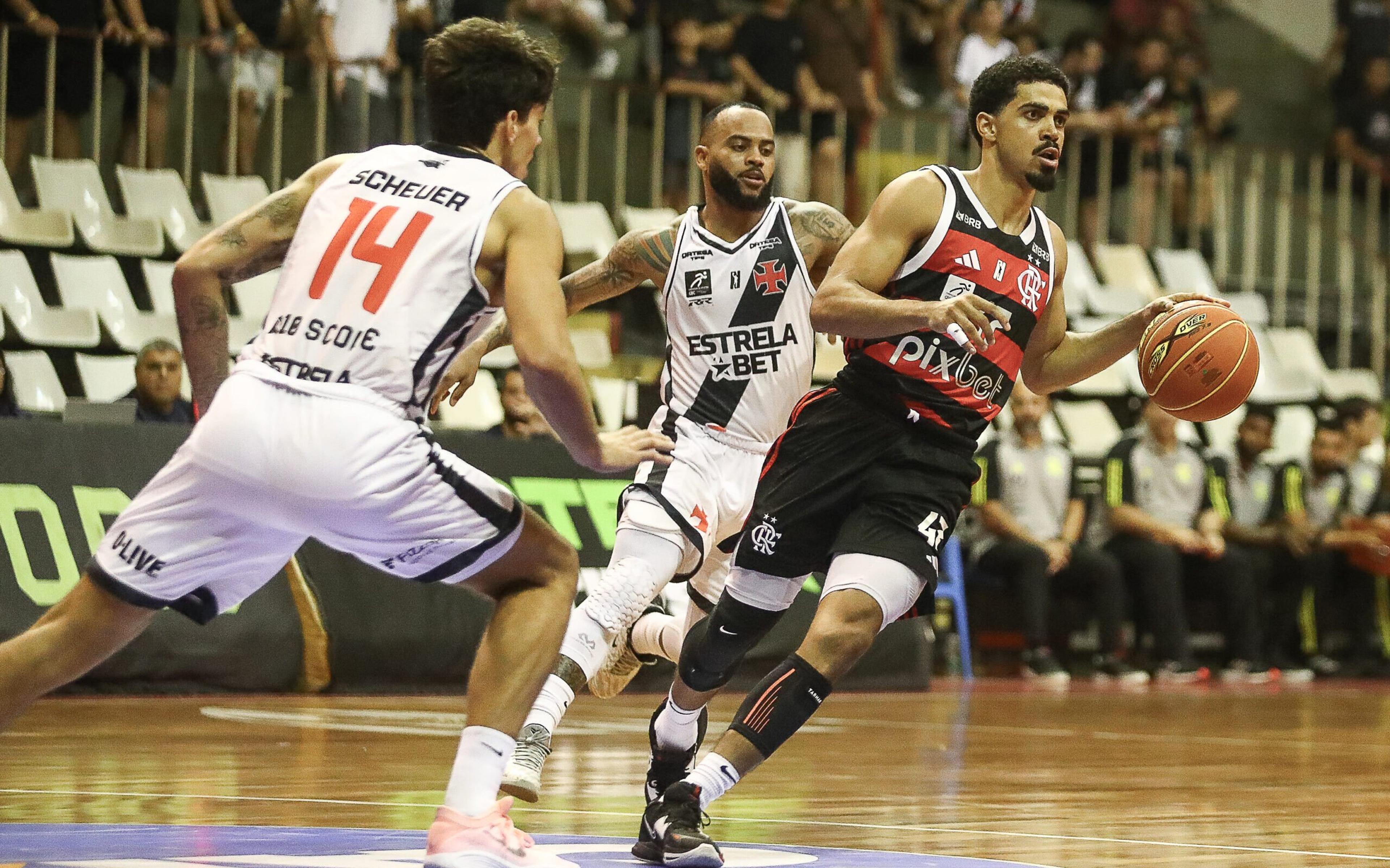 Flamengo vence Vasco em clássico na estreia da temporada 2024/25 do NBB