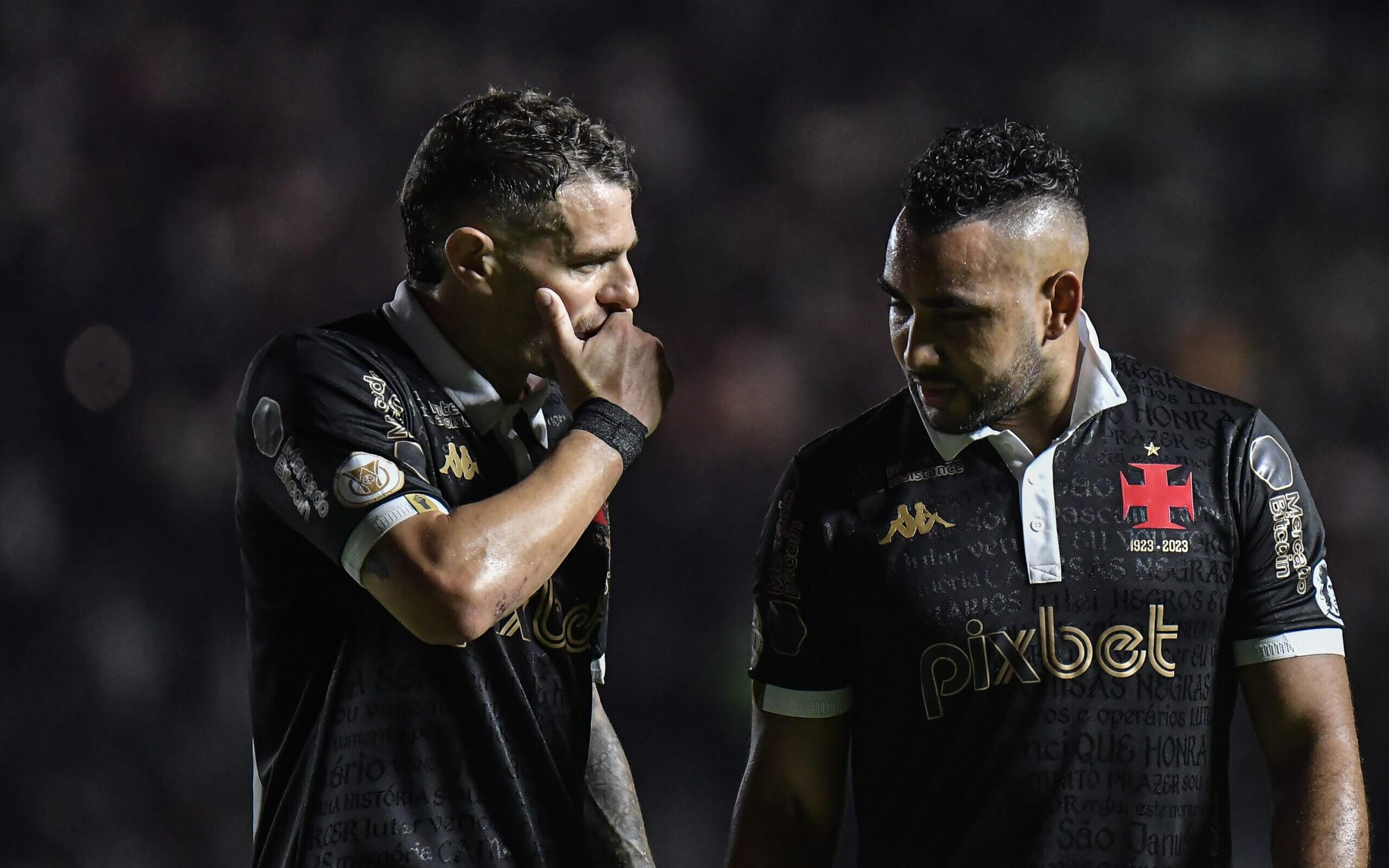 Torcedores do Vasco brincam com situação entre Payet e Vegetti no lance do gol