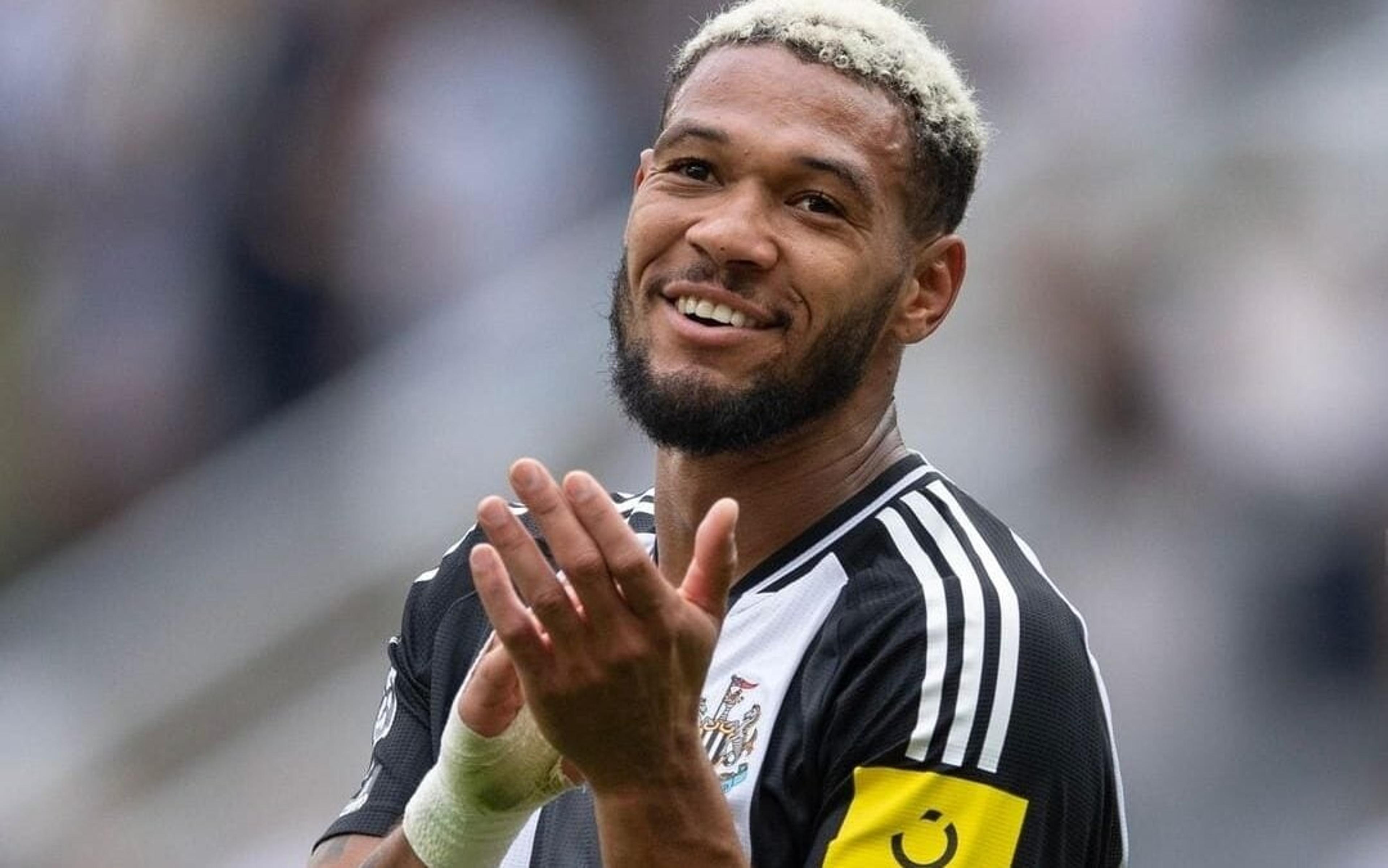 Joelinton comemora 350 jogos na carreira em classificação do Newcastle contra o Chelsea