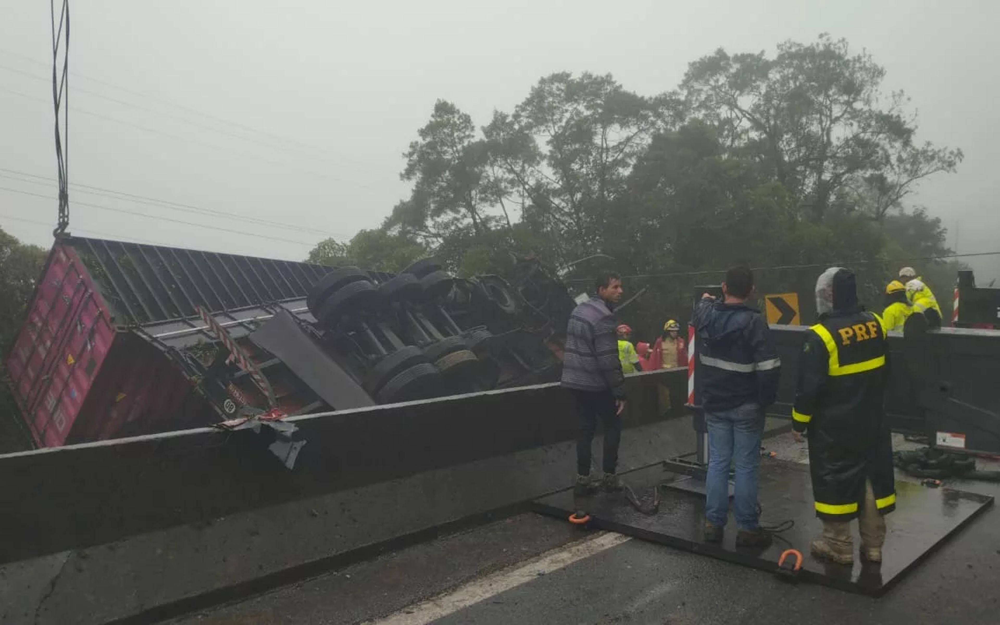 Campeonato de remo previa passagens aéreas; acidente de van matou 9