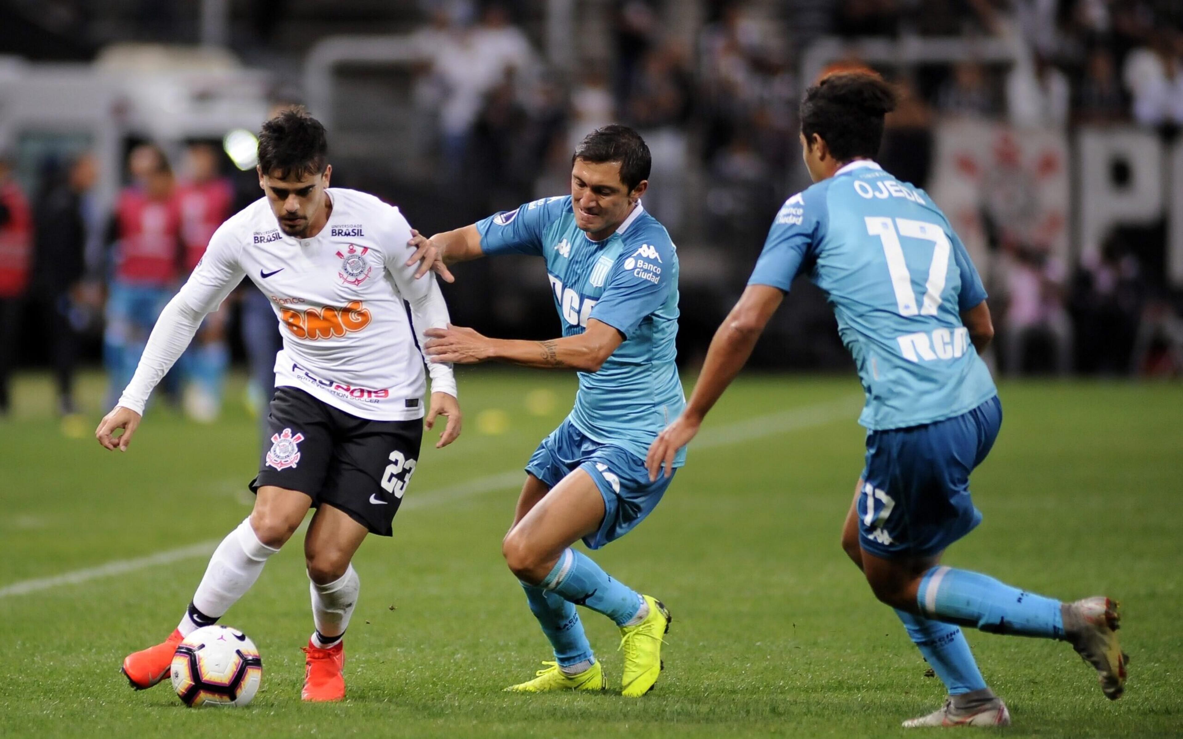 Fagner é único remanescente de último duelo entre Corinthians e Racing; relembre