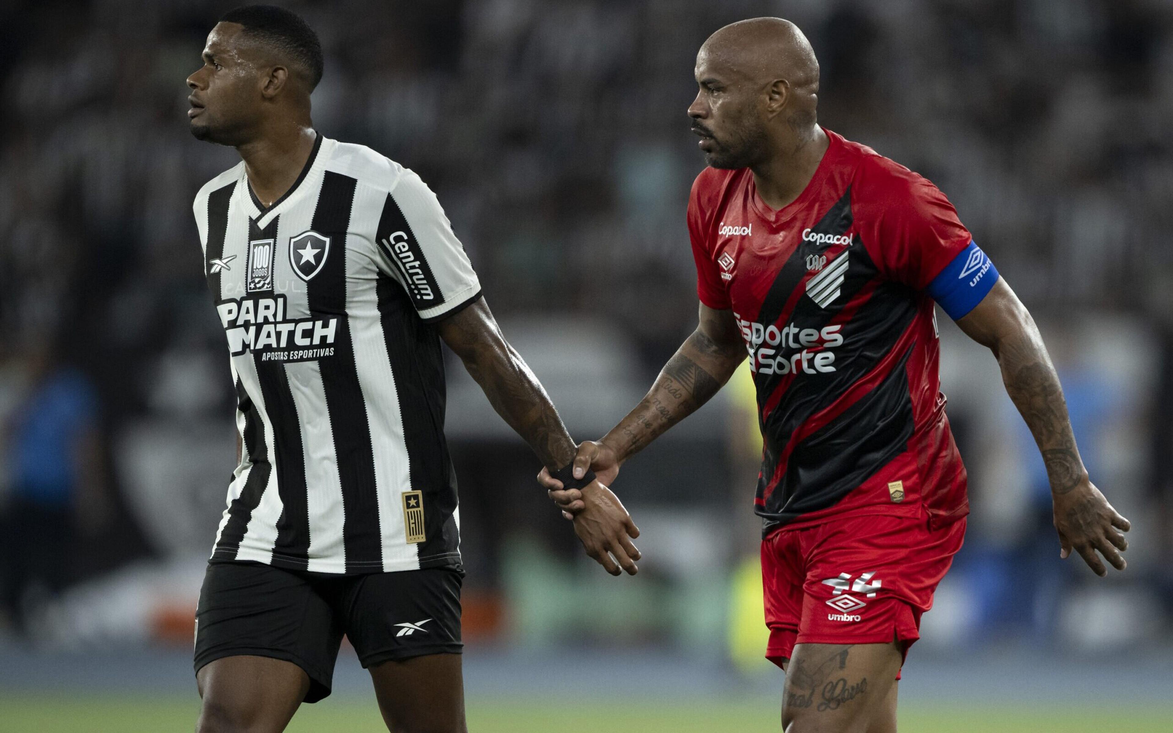 Em momentos distintos no ano, Botafogo não vence o Athletico-PR fora de casa há 16 anos