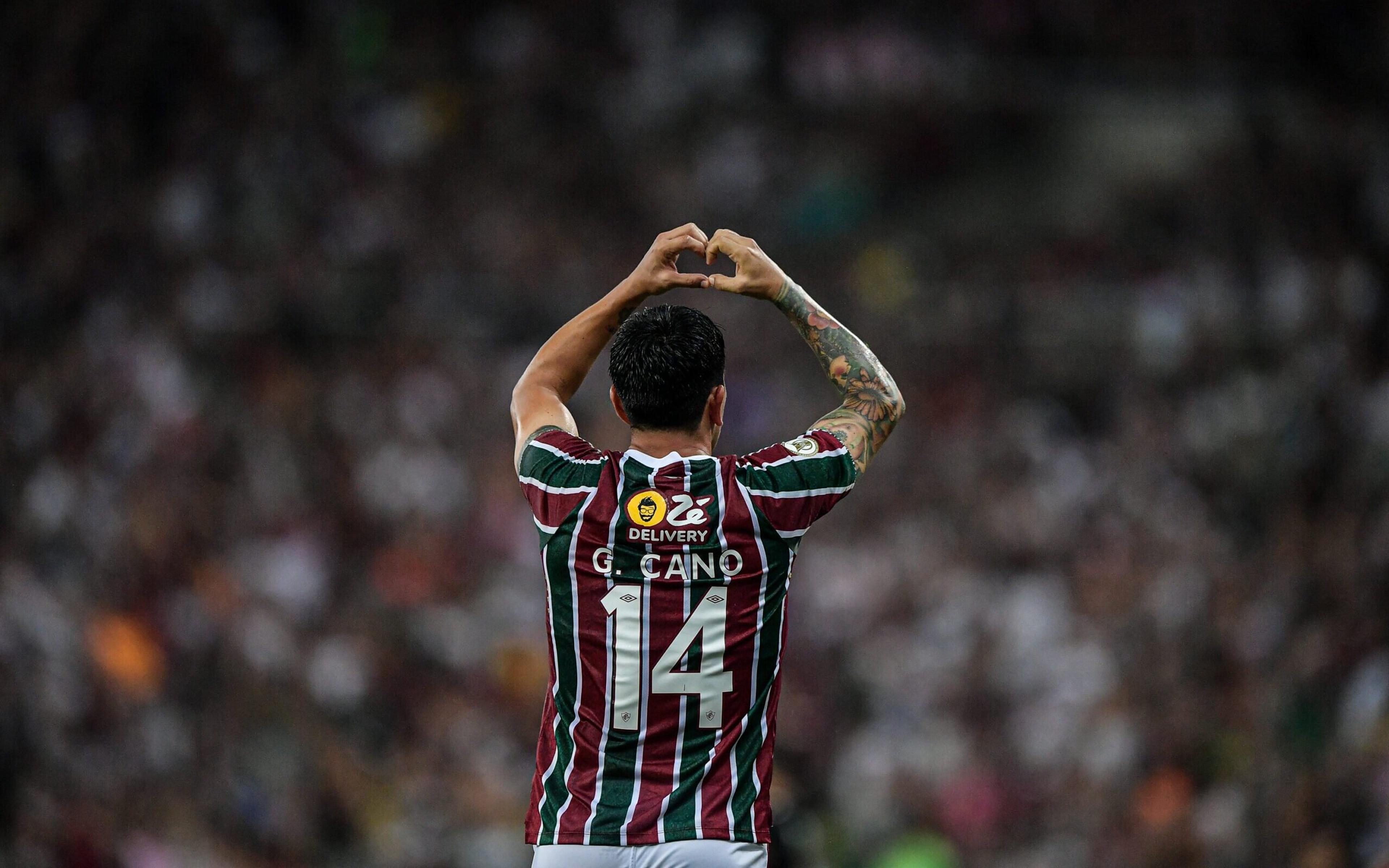 Assim como Fred, torcida do Fluminense abraça Cano em momento difícil