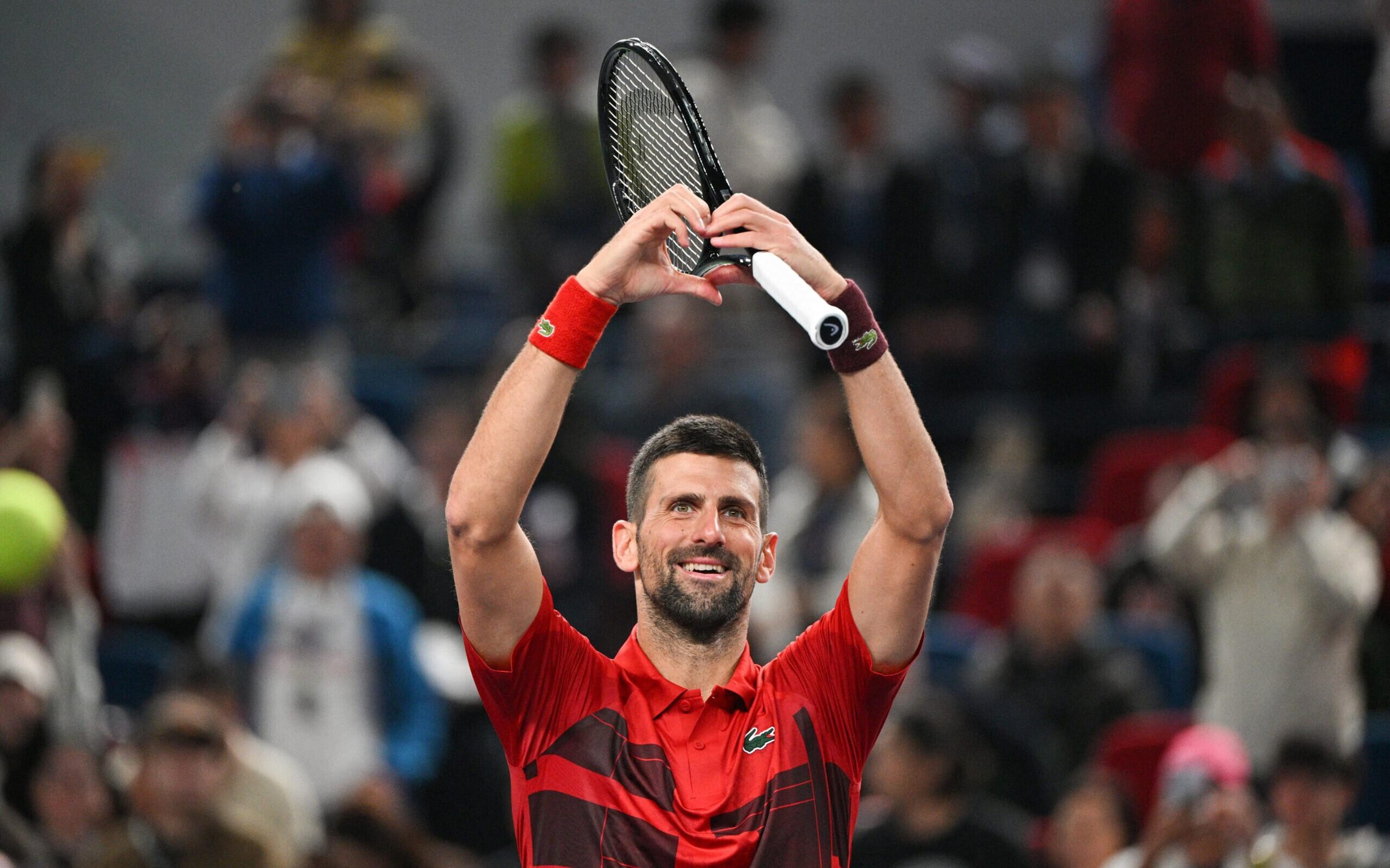 Djokovic passa por Safiullin com autoridade e avança em Xangai