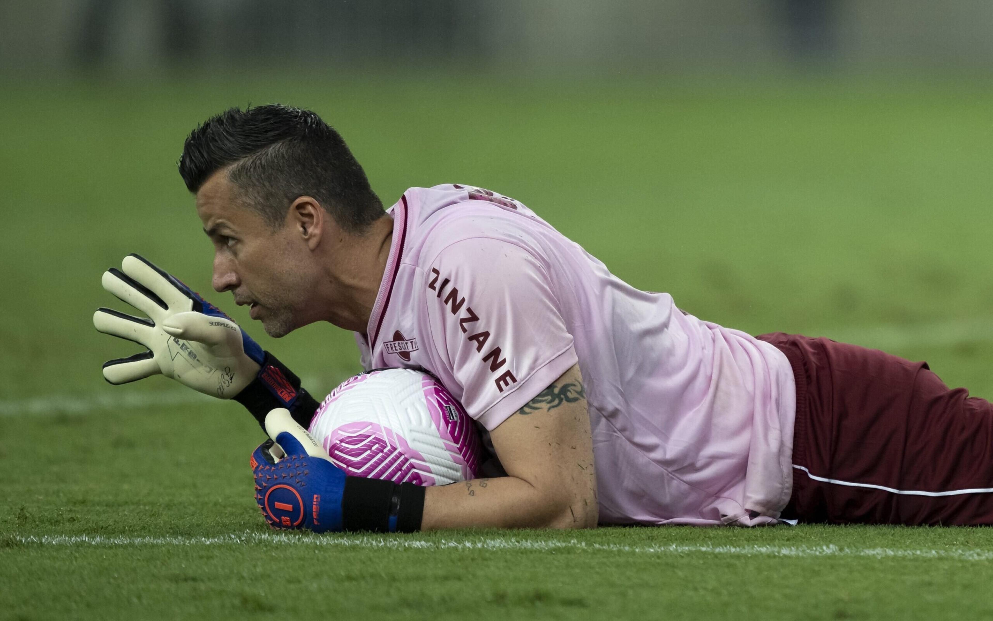 Fábio, do Fluminense, se aproxima de recorde histórico no Brasileirão