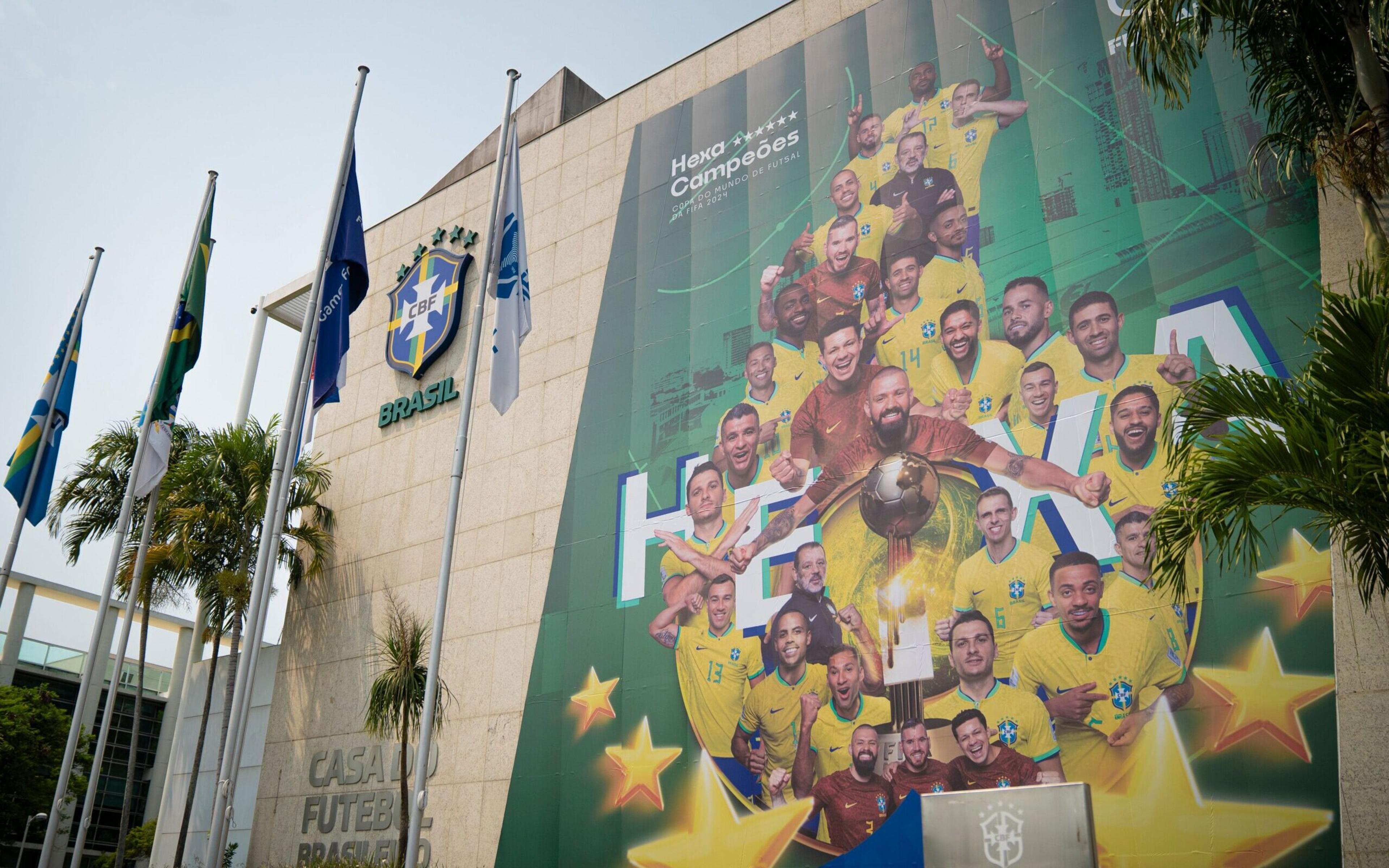 CBF homenageia Seleção Brasileira de Futsal após conquista da Copa do Mundo