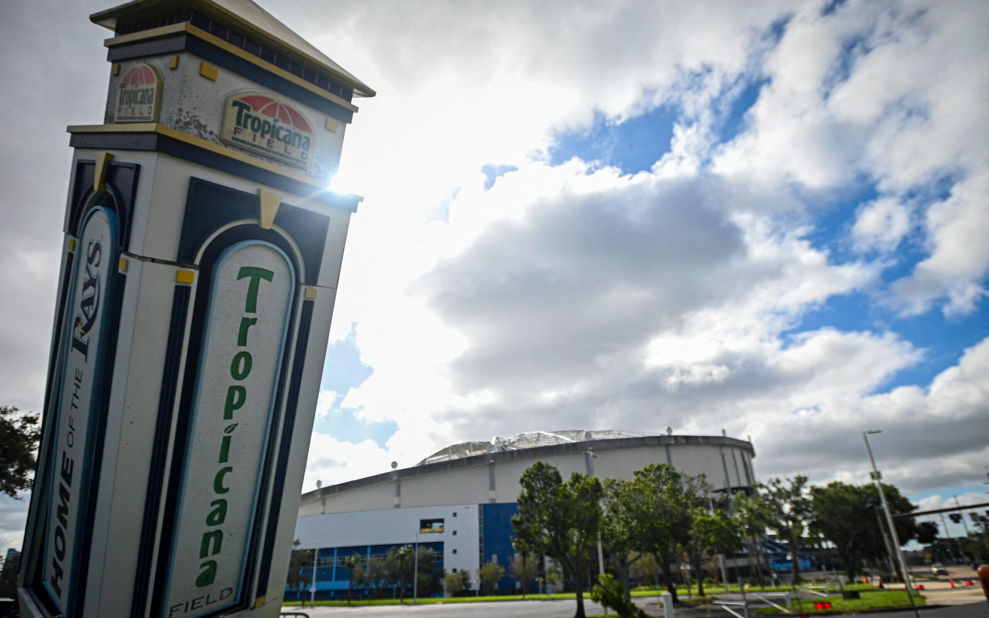 Furacão Milton destrói telhado de estádio da MLB