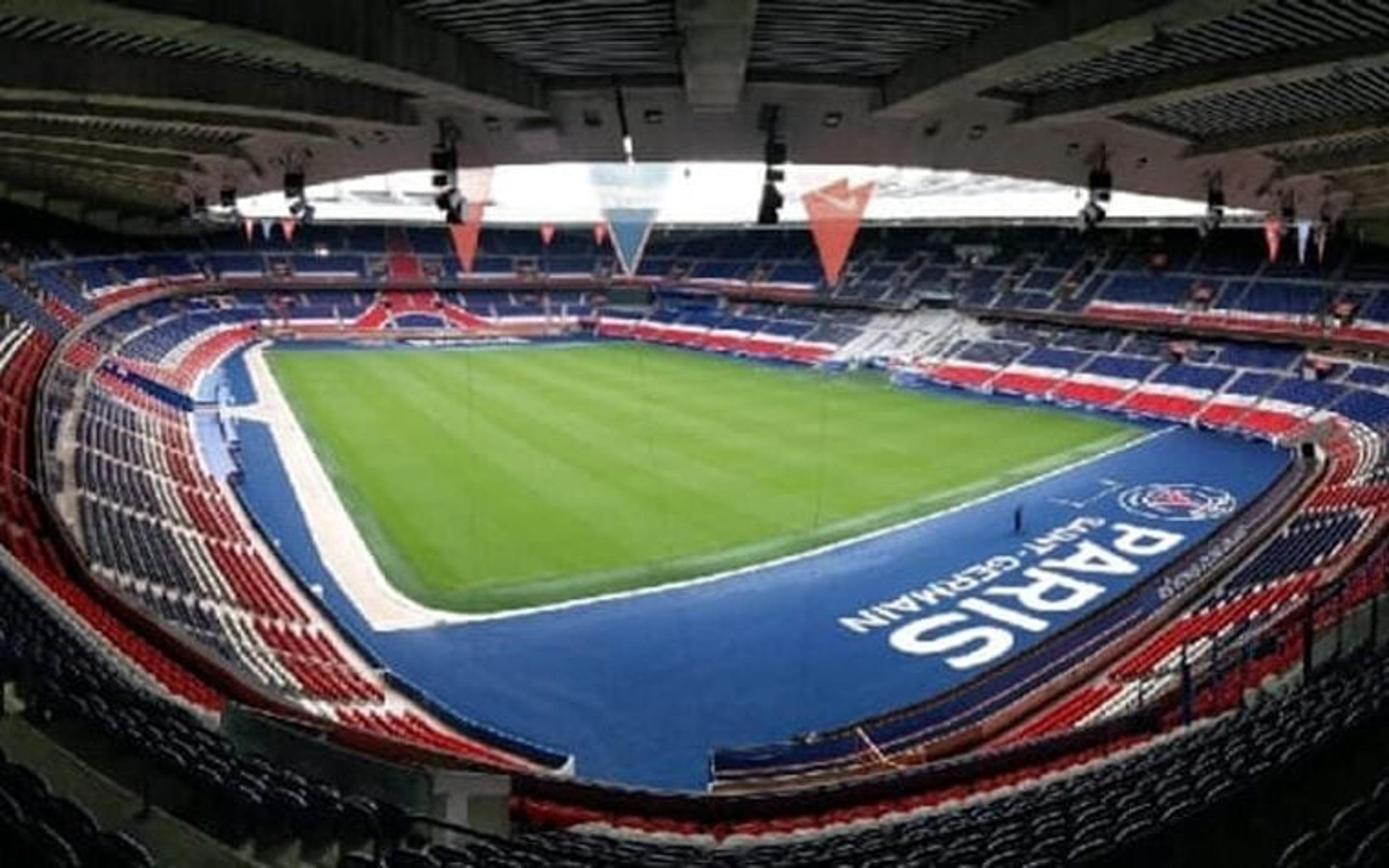 PSG é punido por cantos homofóbicos e jogará com parte do estádio fechado