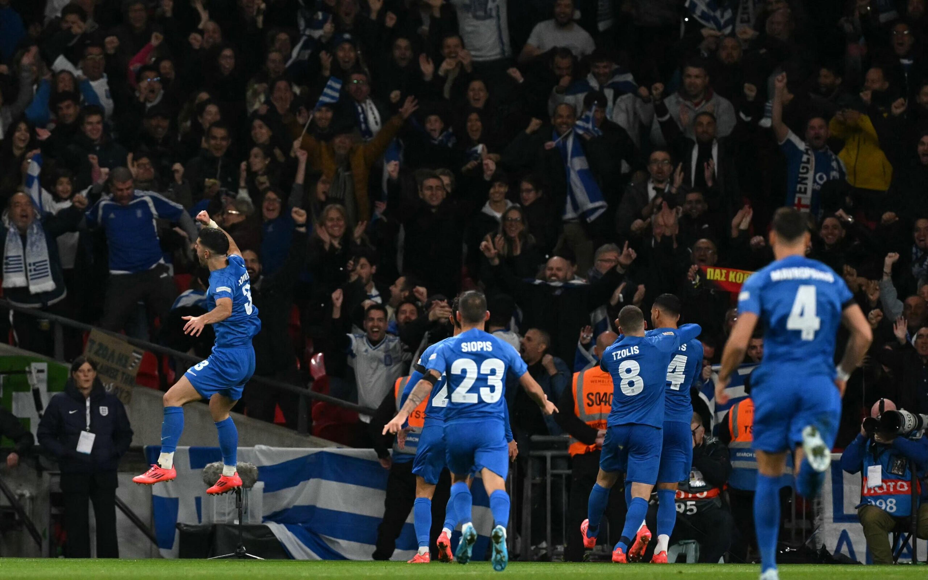 Com dois gols de Pavlidis, Grécia bate a Inglaterra na Nations League